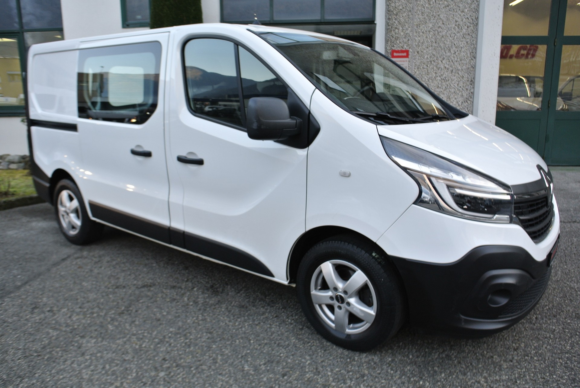 RENAULT Trafic 2.0 Energy dCi 120 3.5t Business L1H1-showroom-element-3