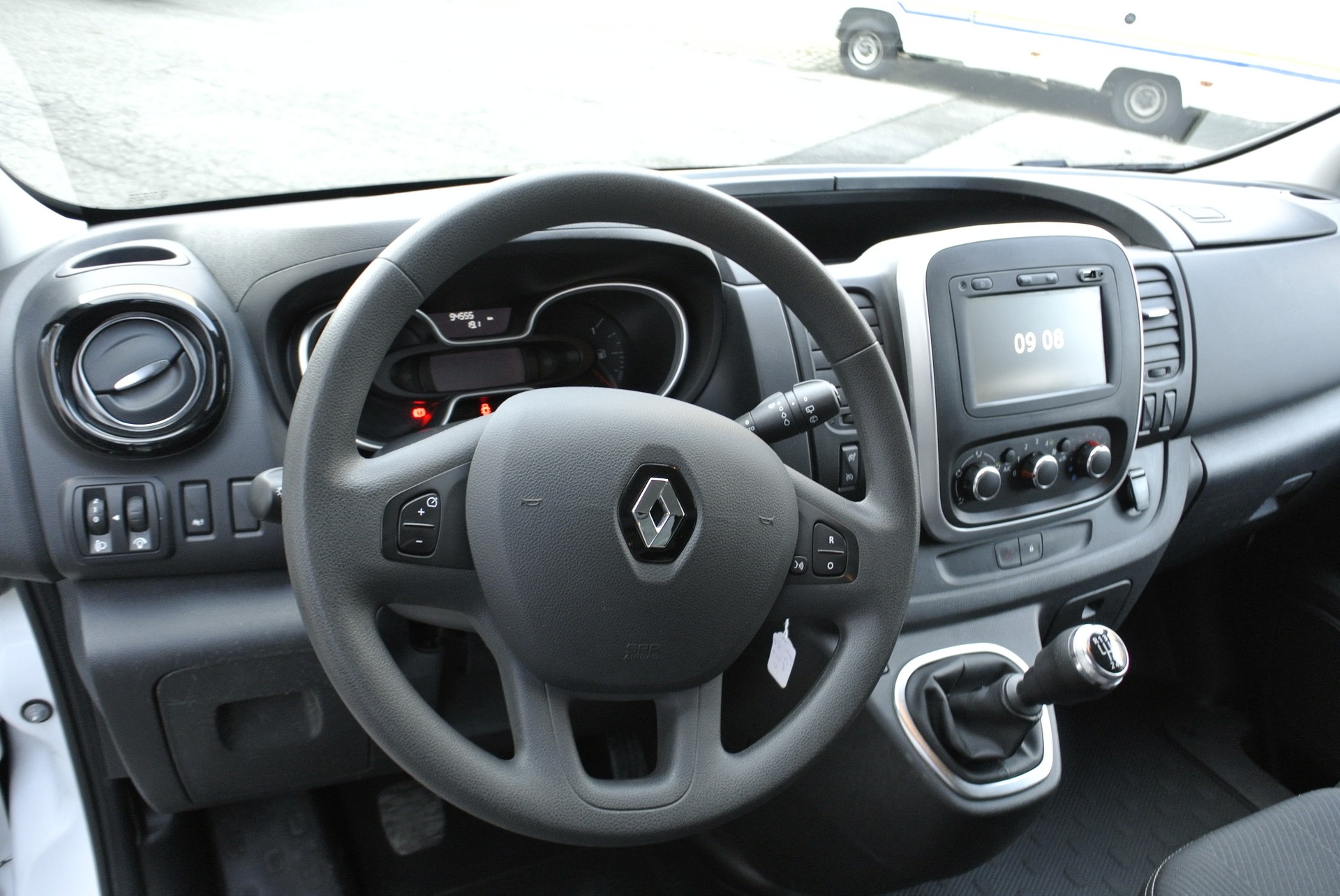 RENAULT Trafic 2.0 Energy dCi 120 3.5t Business L1H1-image-7