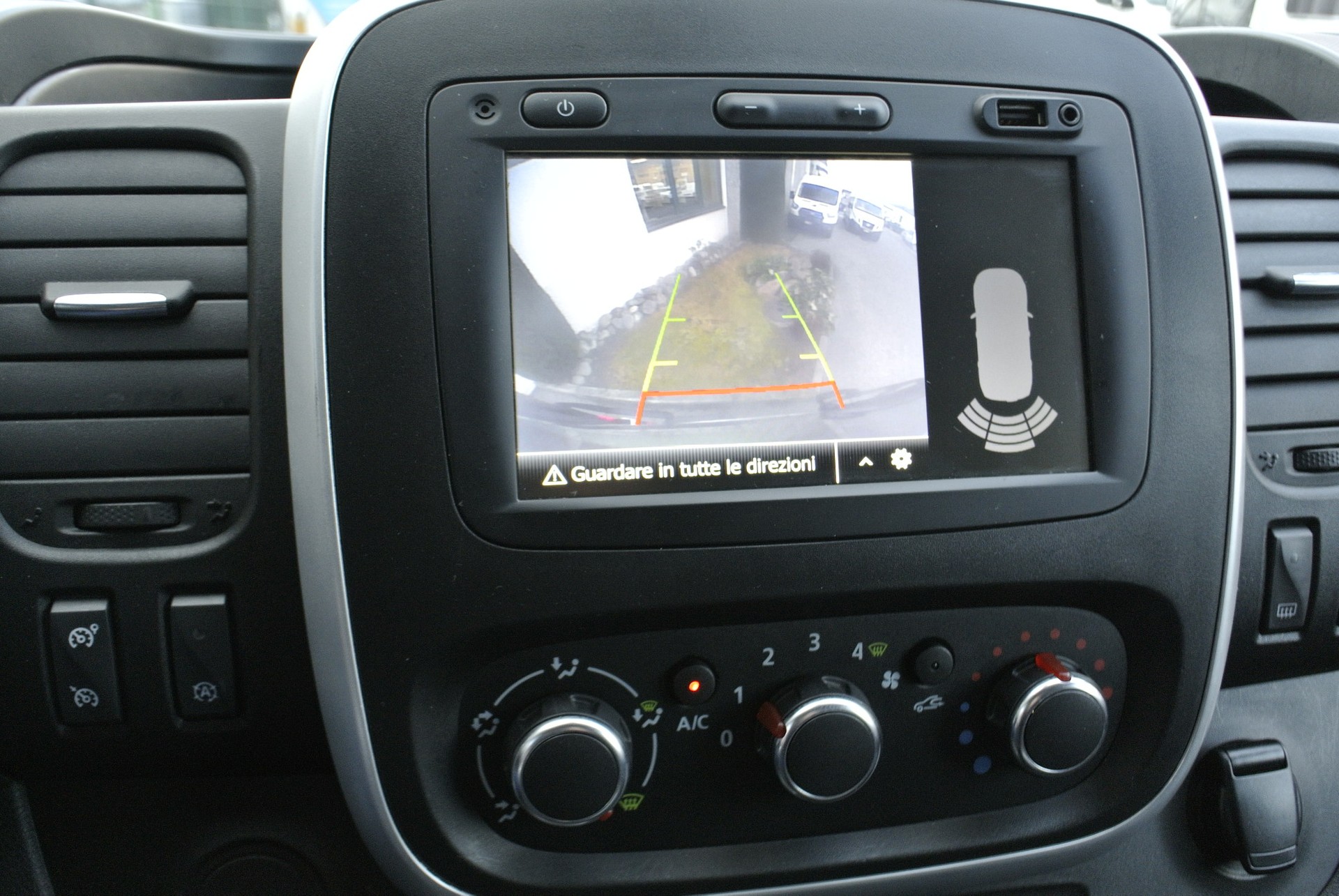 RENAULT Trafic 2.0 Energy dCi 120 3.5t Business L1H1-image-15