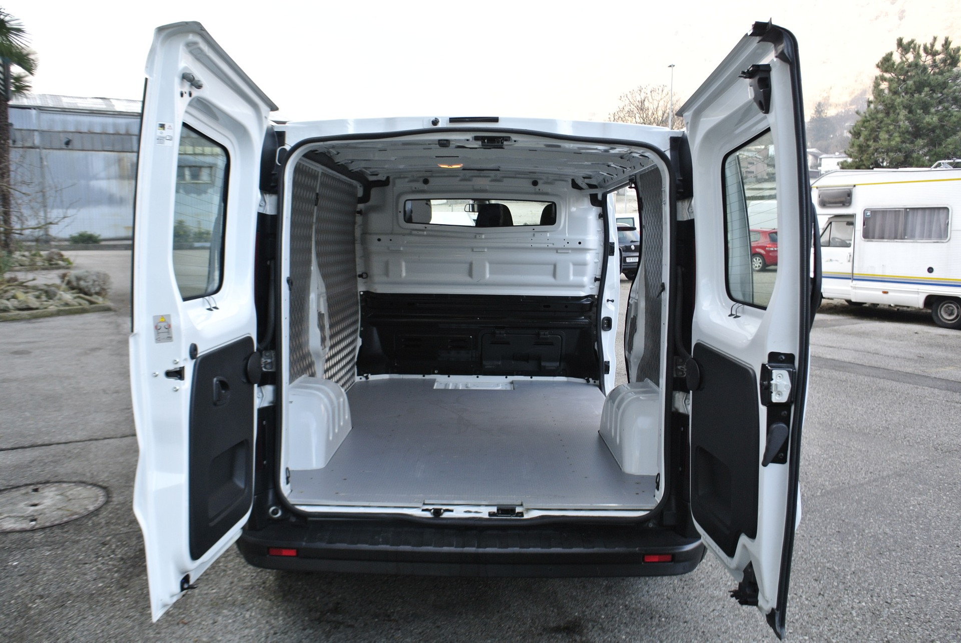 RENAULT Trafic 2.0 Energy dCi 120 3.5t Business L1H1-image-11