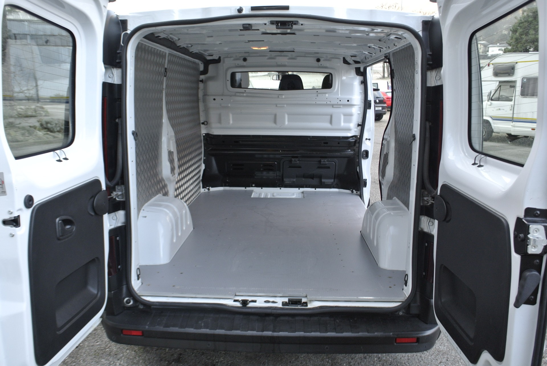 RENAULT Trafic 2.0 Energy dCi 120 3.5t Business L1H1-image-10