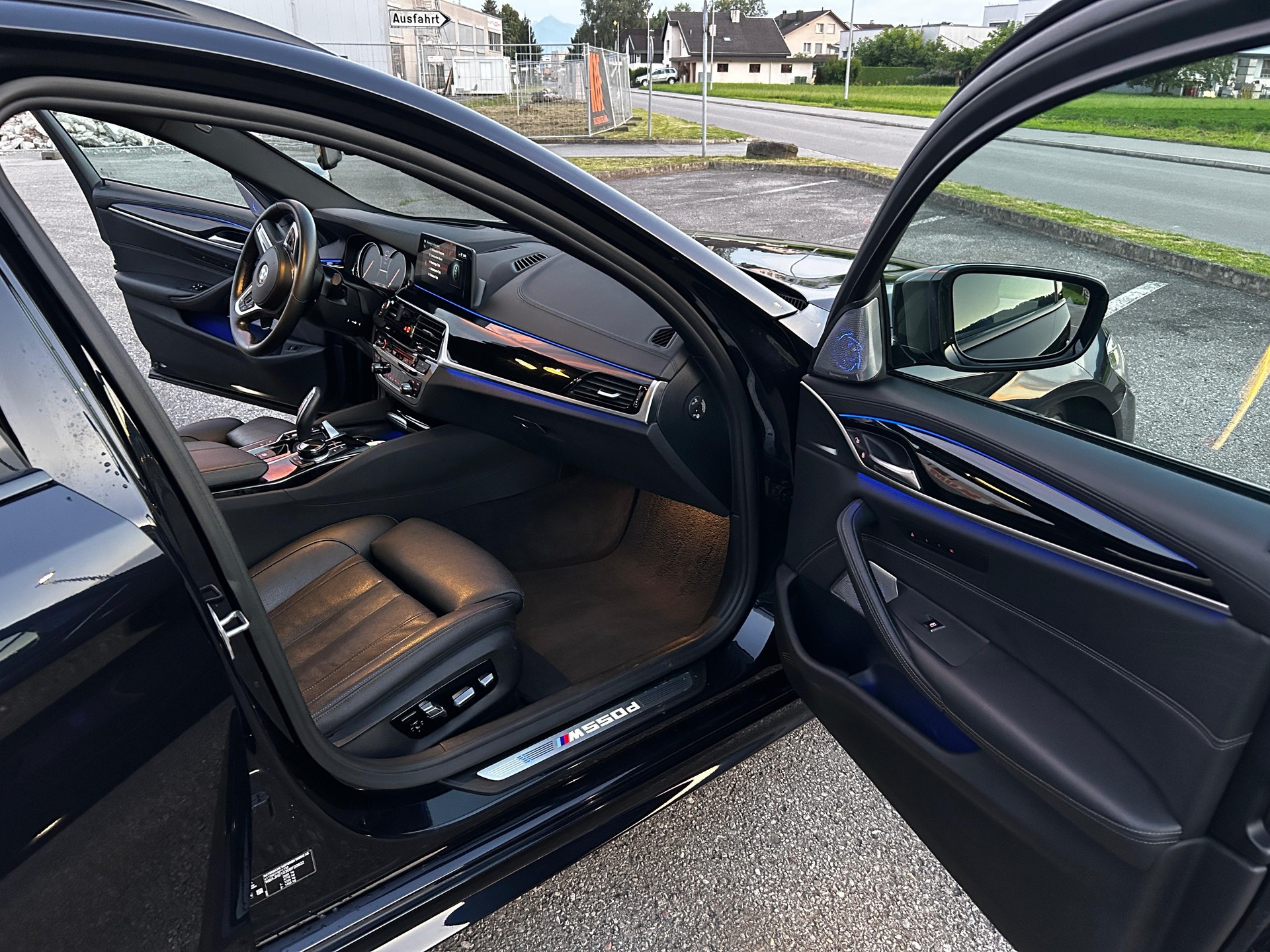 BMW M550d xDrive Touring Steptronic-image-11