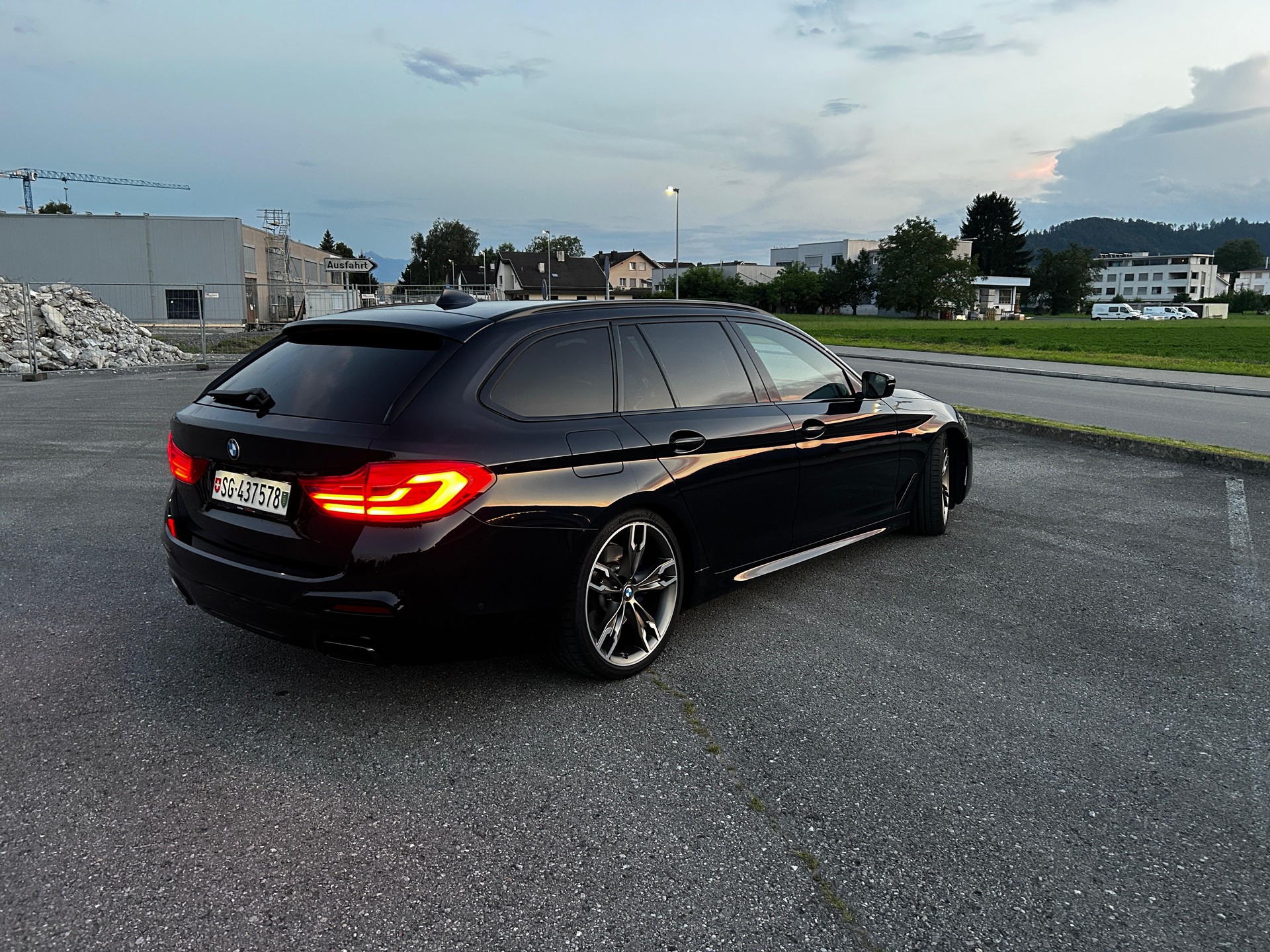 BMW M550d xDrive Touring Steptronic-image-17