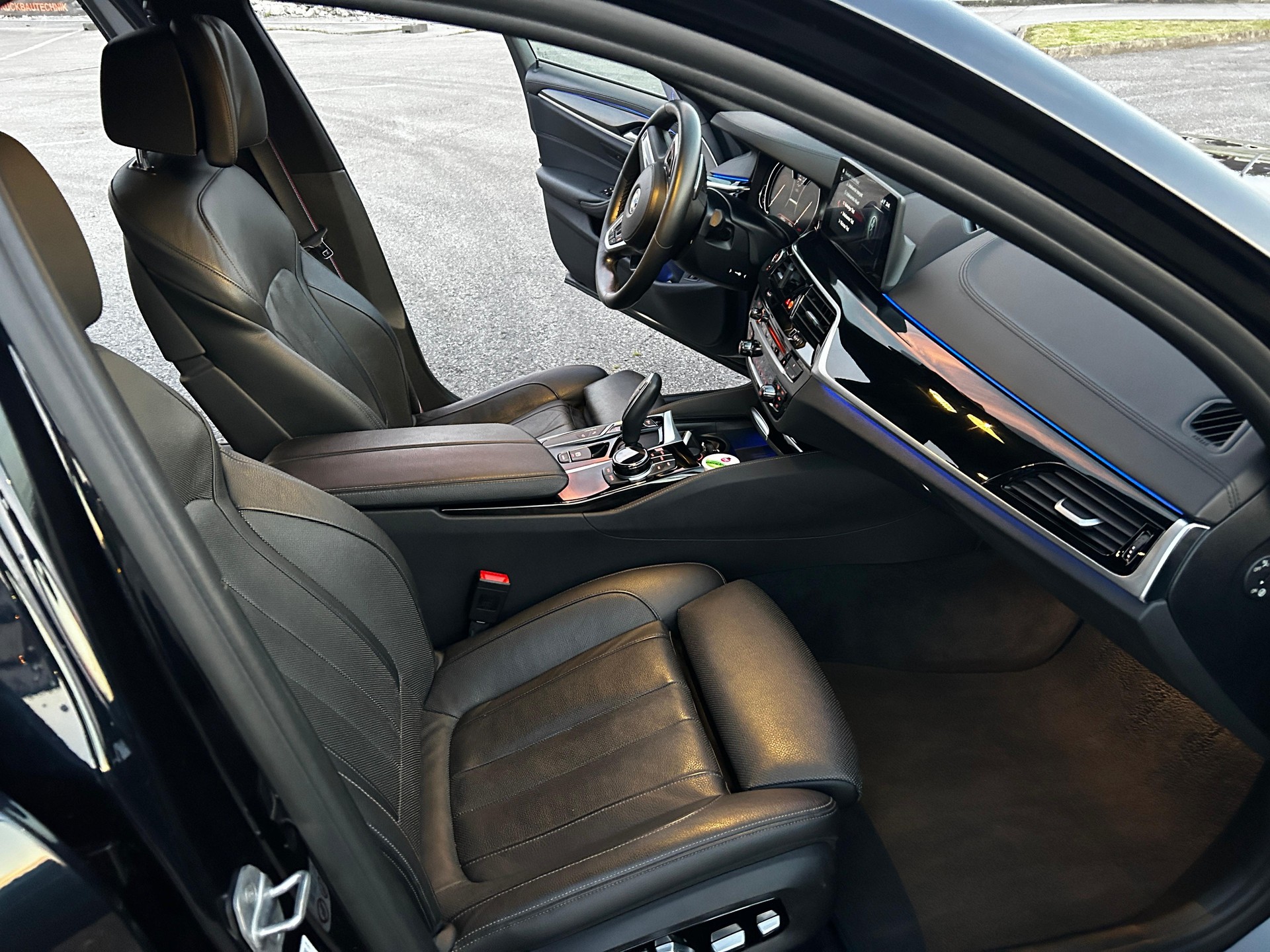 BMW M550d xDrive Touring Steptronic-image-12