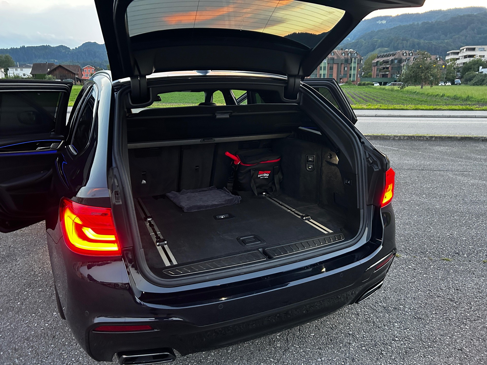 BMW M550d xDrive Touring Steptronic-image-5