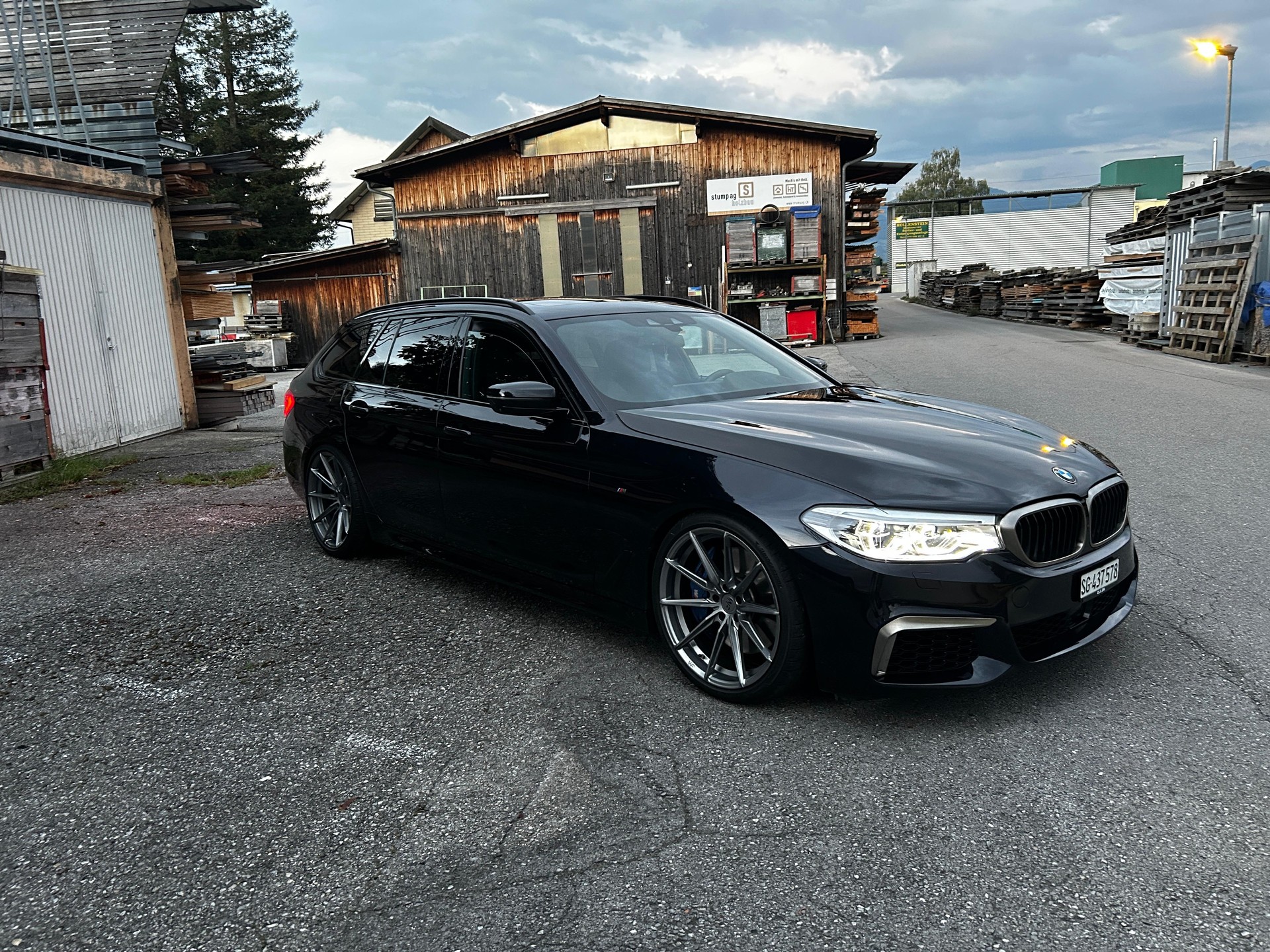 BMW M550d xDrive Touring Steptronic-image-2