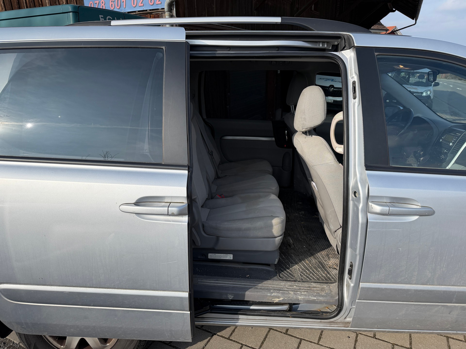 KIA Carnival 2.9 CRDi Trend-image-9