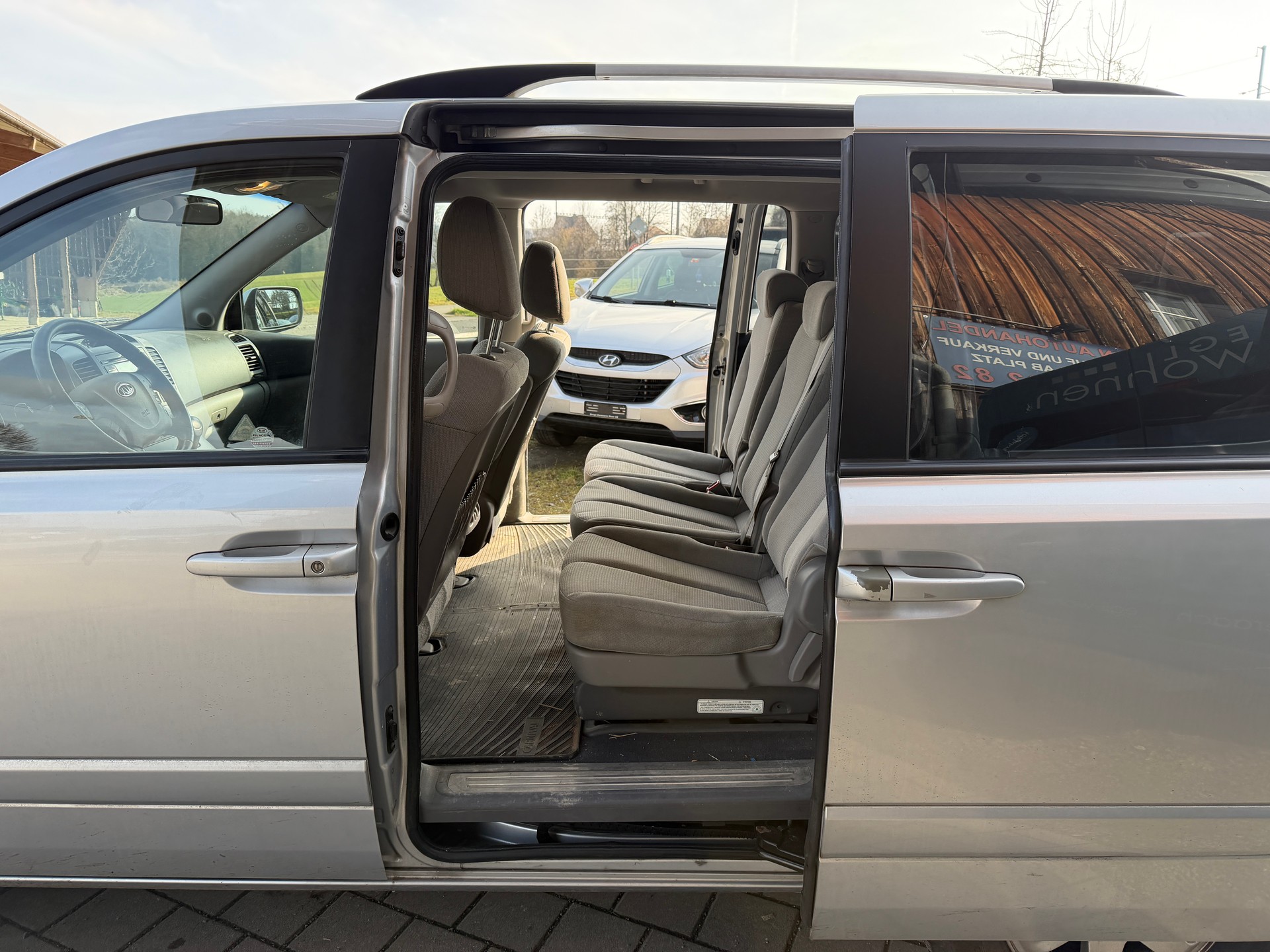 KIA Carnival 2.9 CRDi Trend-image-10