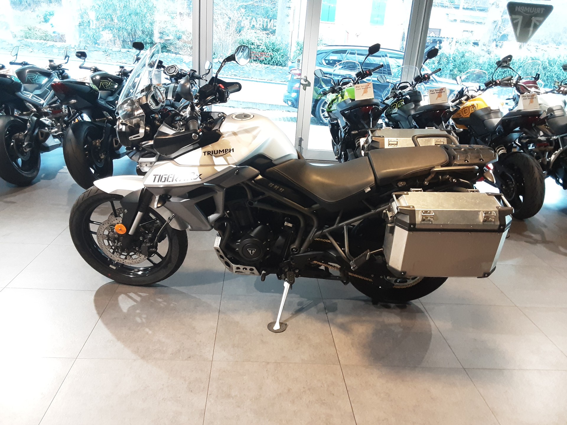TRIUMPH Tiger 800 XRx ABS-image-1