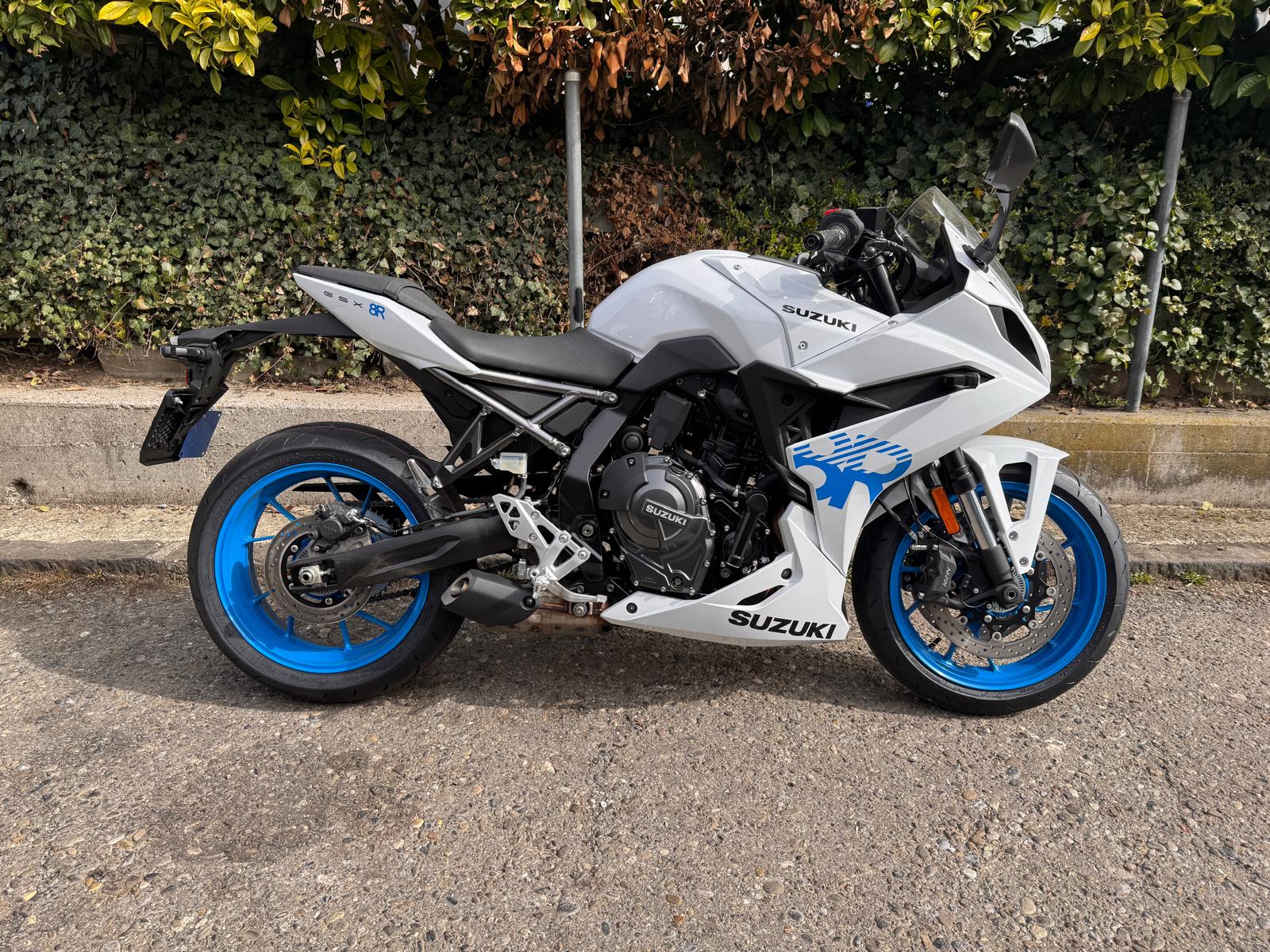 SUZUKI GSX-8R-image-0