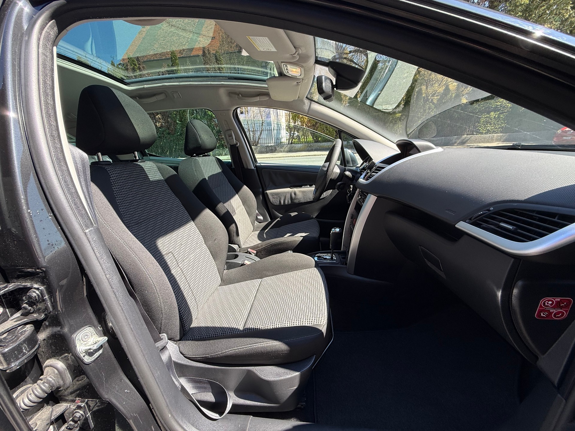 PEUGEOT 207 SW 1.6 16V Sport Automatic-image-6