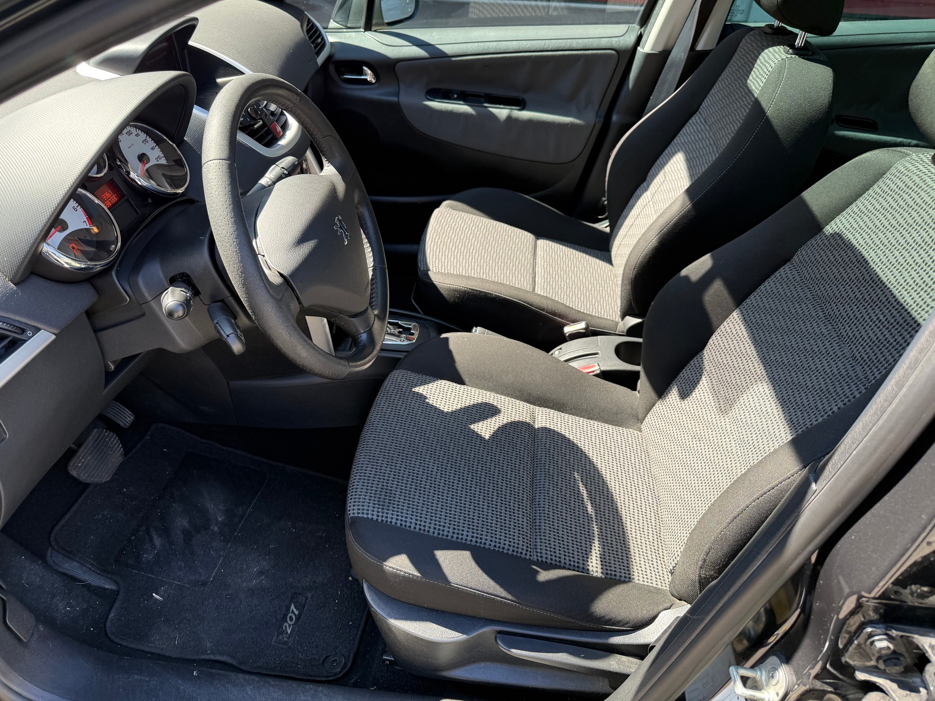 PEUGEOT 207 SW 1.6 16V Sport Automatic-image-8