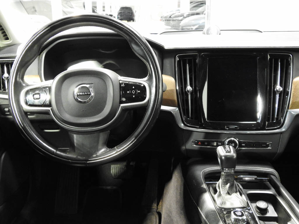 VOLVO S90 2.0 D5 Inscription AWD-image-6