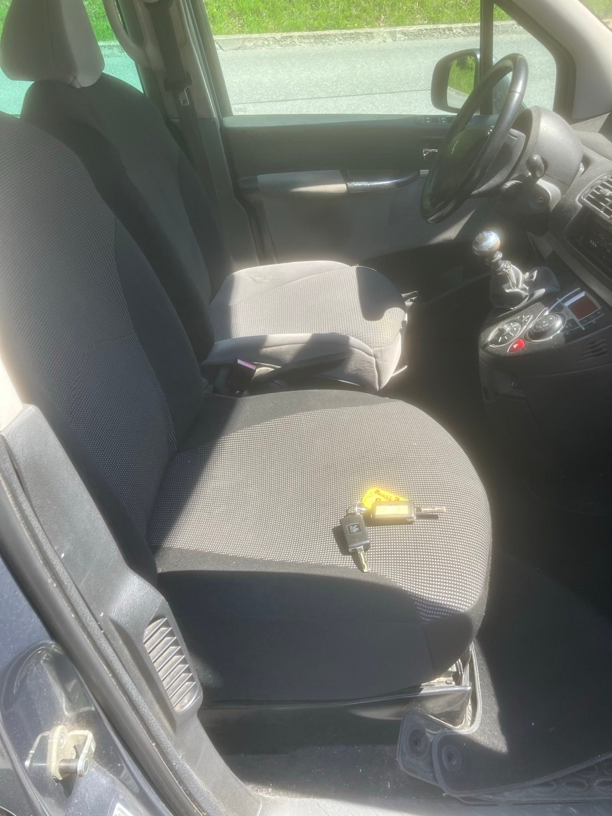 PEUGEOT 807 2.0 16V HDi Family+-image-4