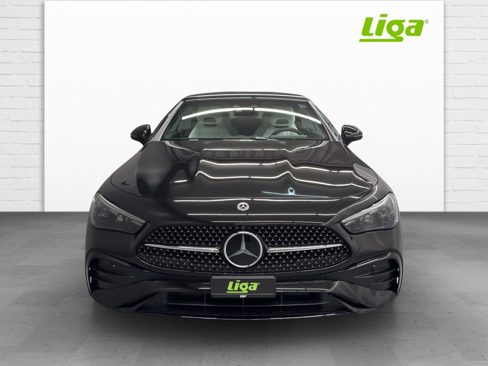MERCEDES-BENZ CLE 300 AMG Line 4Matic Cabriolet-showroom-element-2