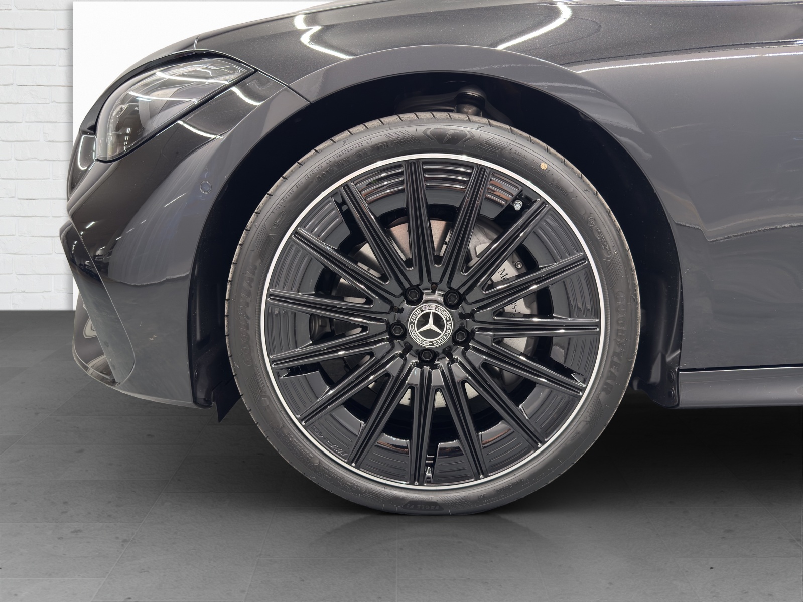 MERCEDES-BENZ CLE 300 AMG Line 4Matic Cabriolet-image-5