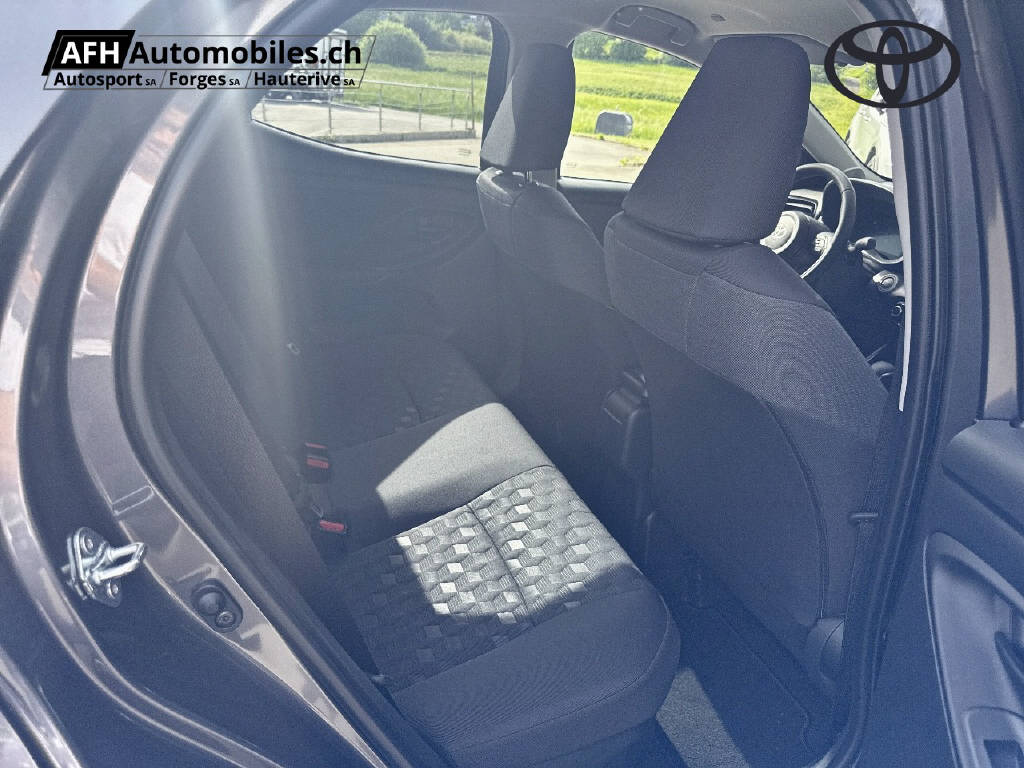 TOYOTA Yaris 1.5 VVT-i HSD Trend-image-15