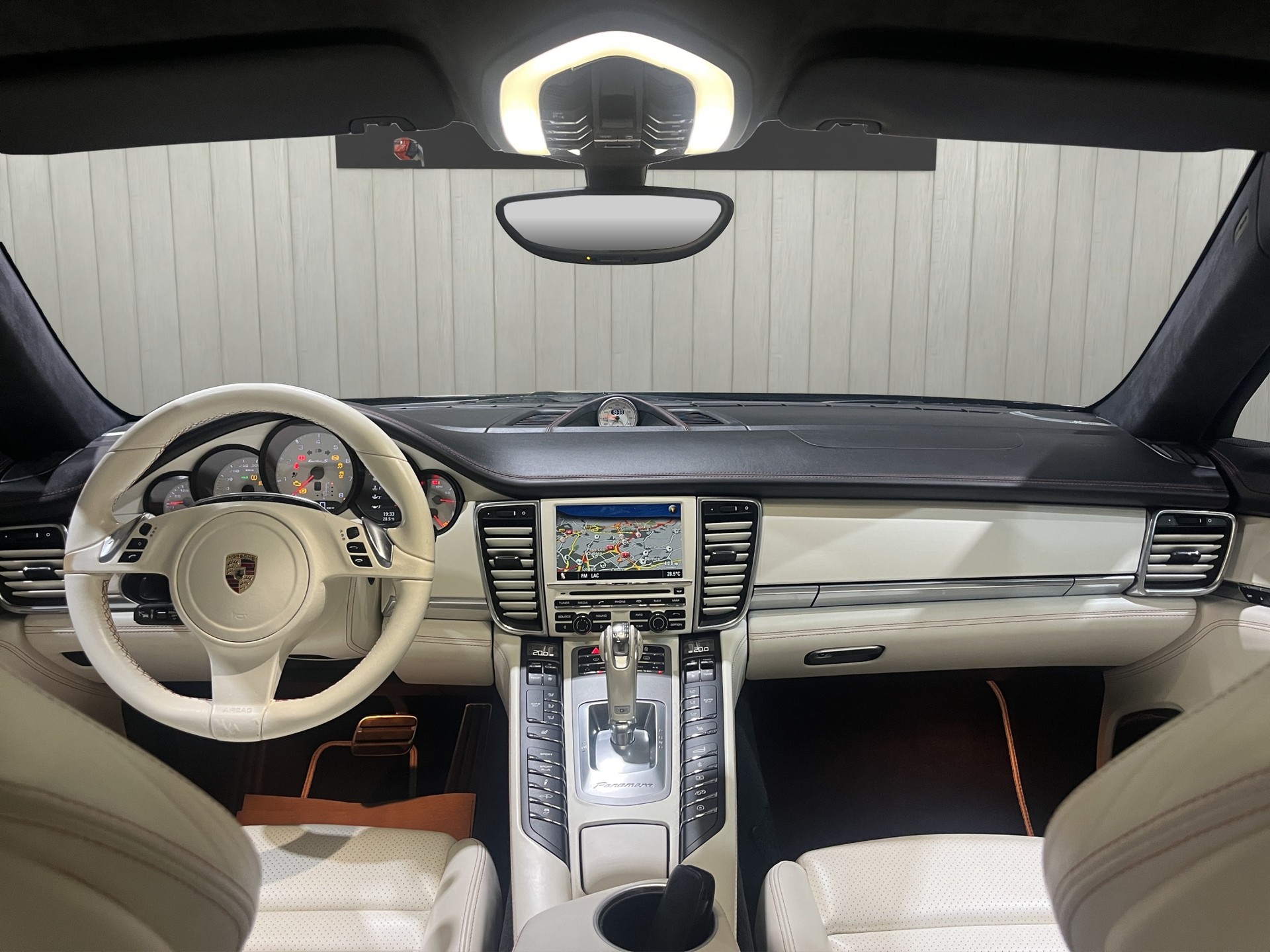 PORSCHE Panamera Turbo S 4.8 PDK-image-9