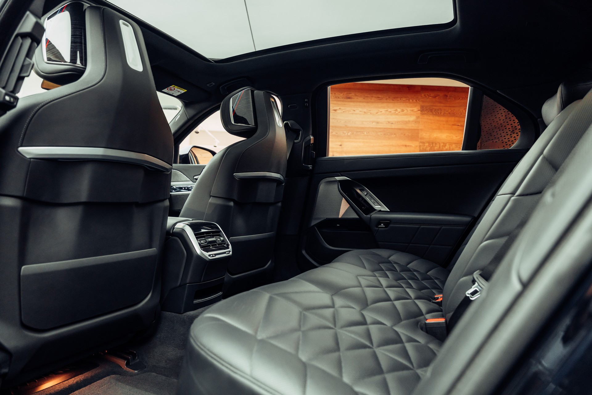 BMW 740d xDrive 48V M Sport Steptronic-image-9