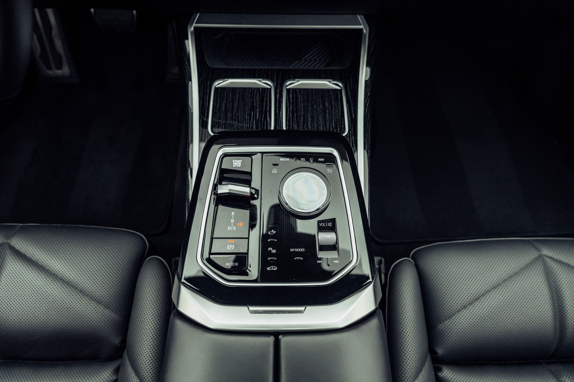 BMW 740d xDrive 48V M Sport Steptronic-image-21