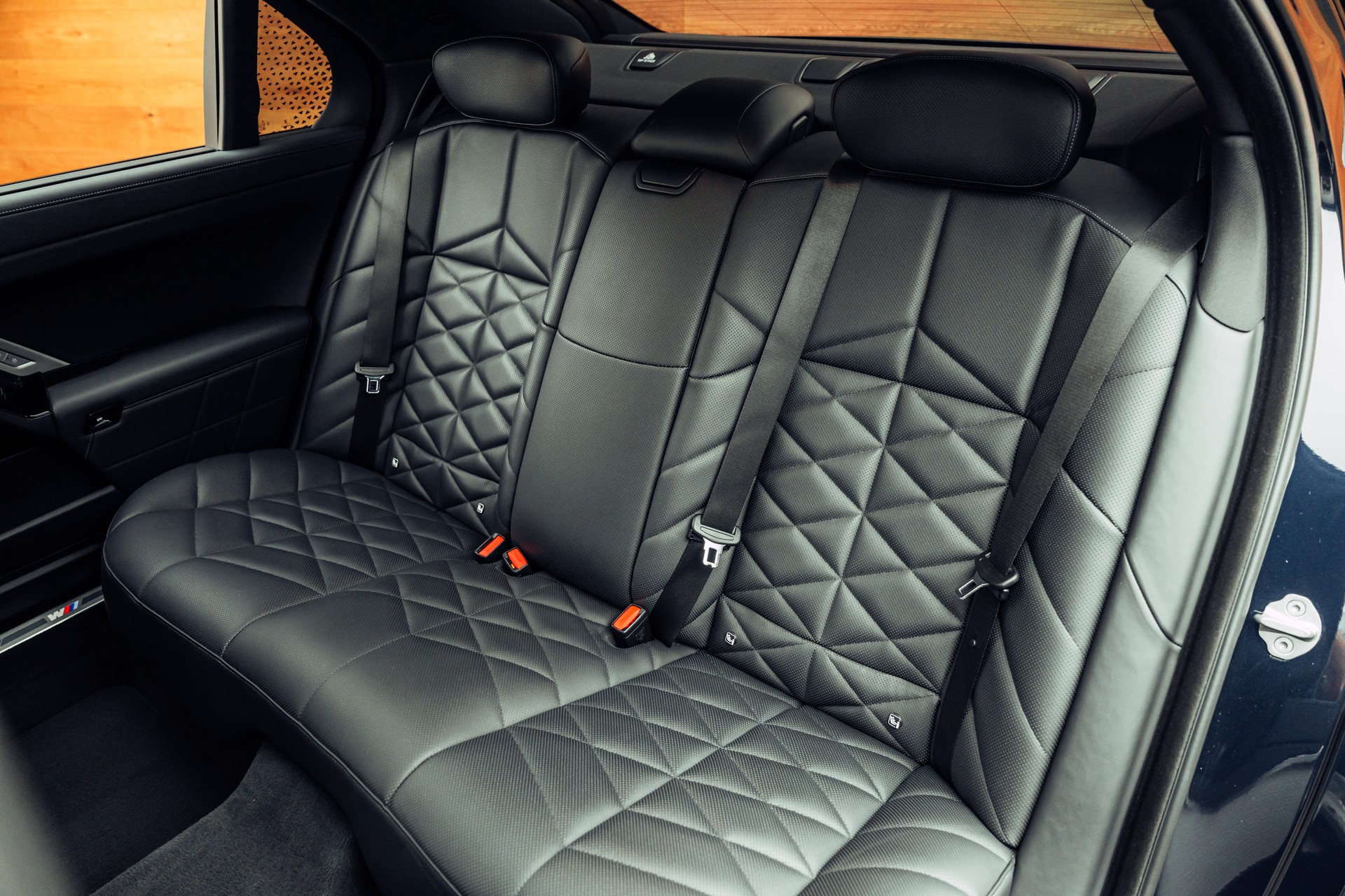 BMW 740d xDrive 48V M Sport Steptronic-image-8