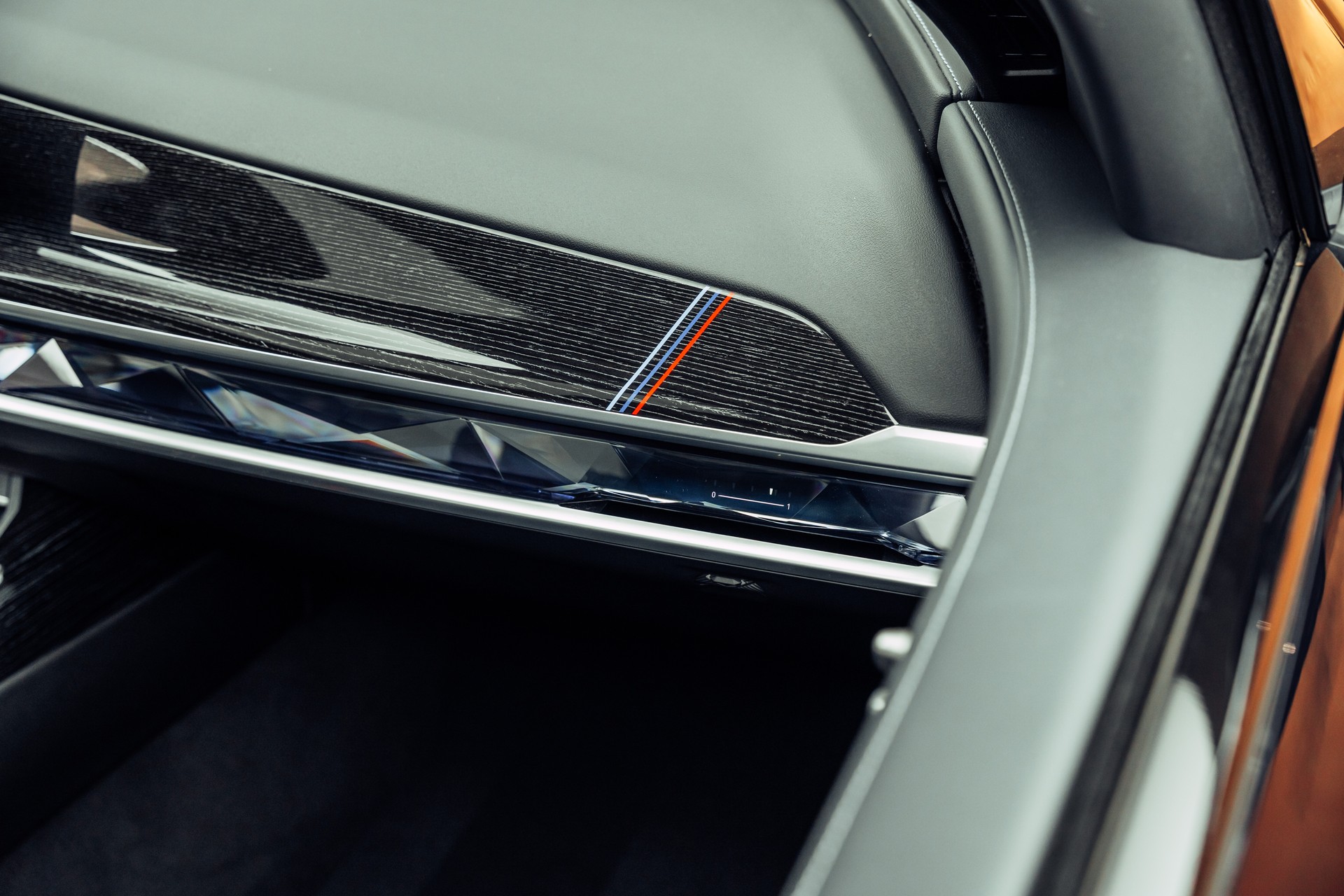 BMW 740d xDrive 48V M Sport Steptronic-image-18