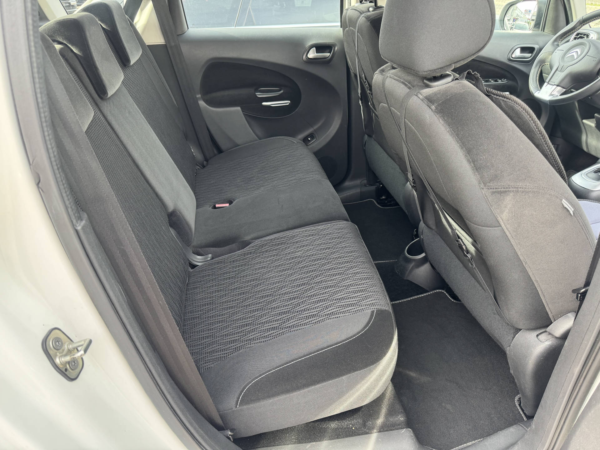 CITROEN C3 Picasso 1.6 e-HDi 90 Exclusive EGS-image-12