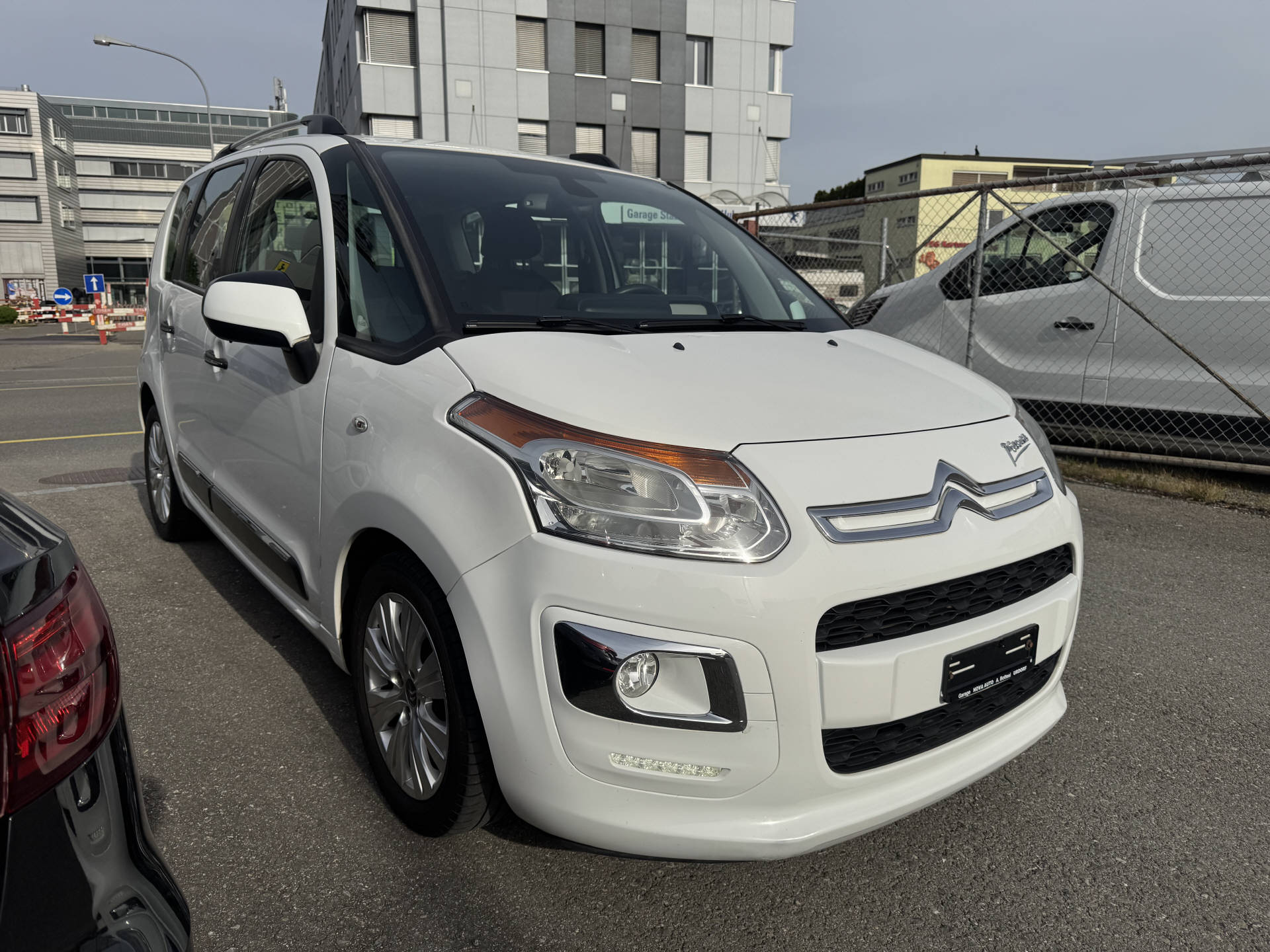 CITROEN C3 Picasso 1.6 e-HDi 90 Exclusive EGS-image-1