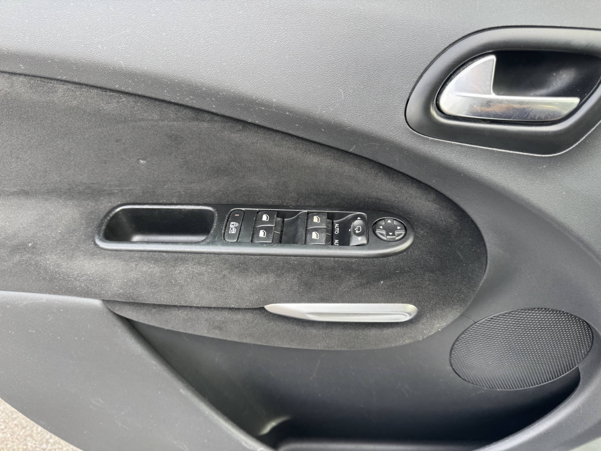 CITROEN C3 Picasso 1.6 e-HDi 90 Exclusive EGS-image-7