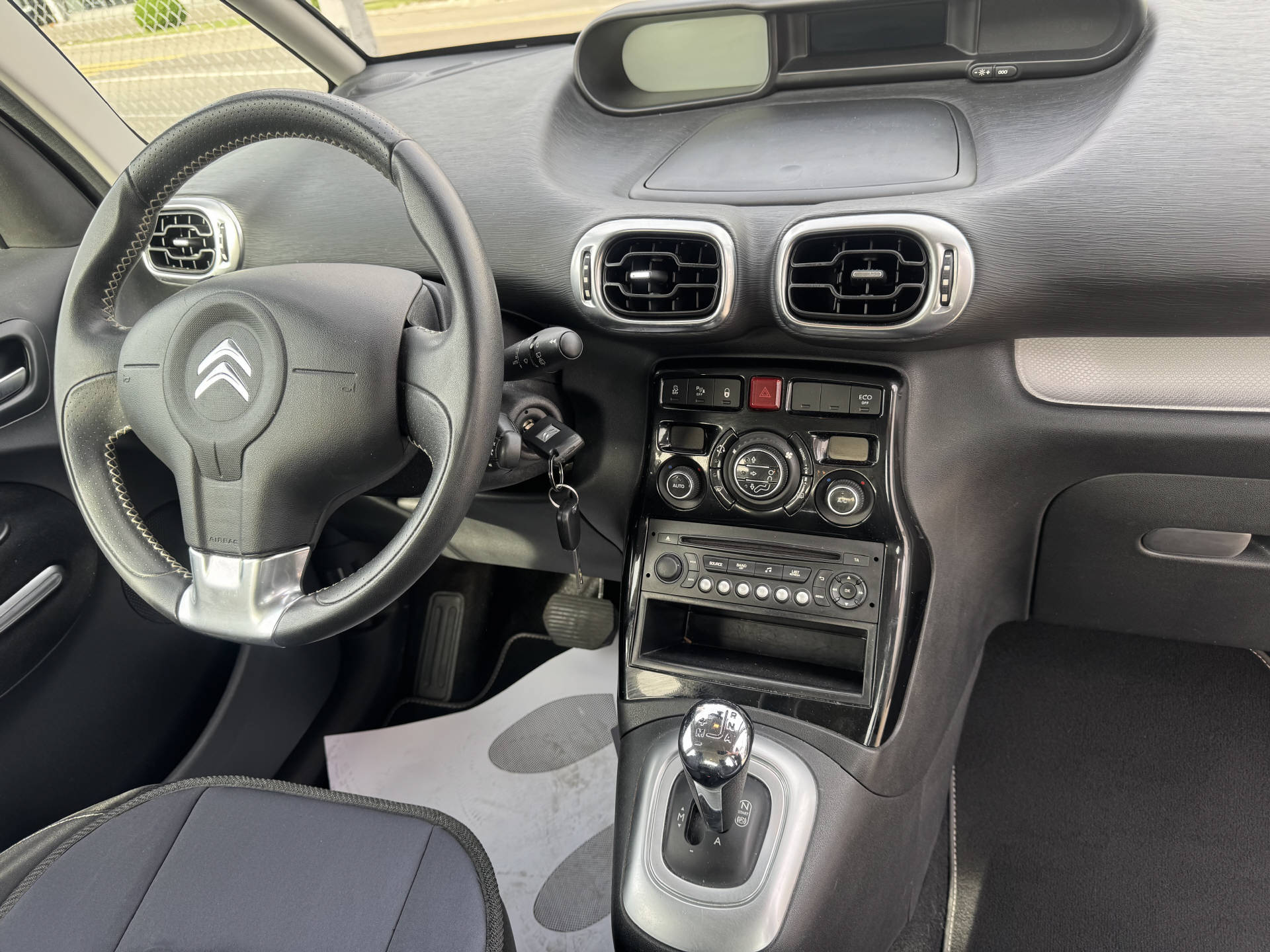 CITROEN C3 Picasso 1.6 e-HDi 90 Exclusive EGS-image-8