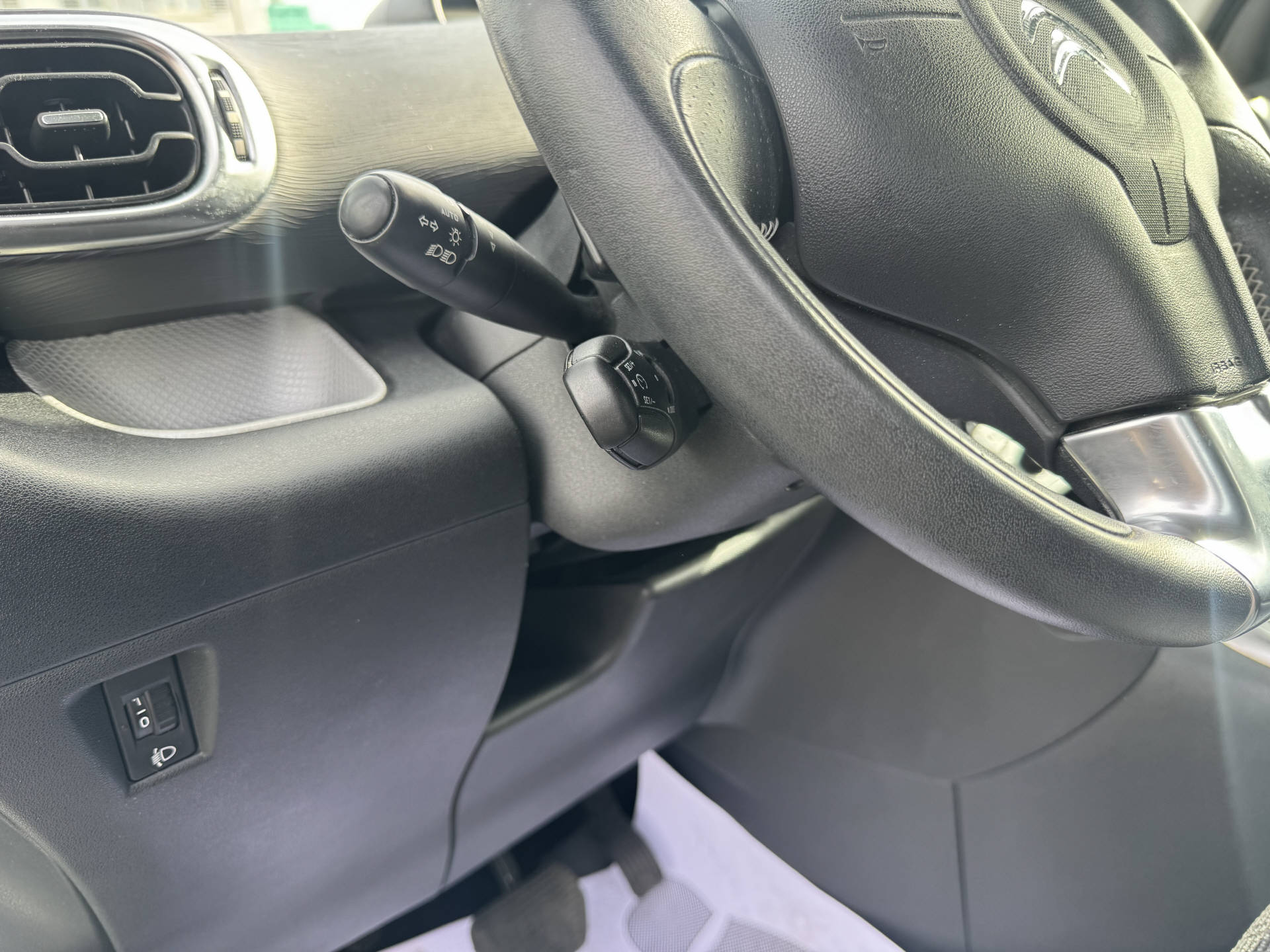 CITROEN C3 Picasso 1.6 e-HDi 90 Exclusive EGS-image-10