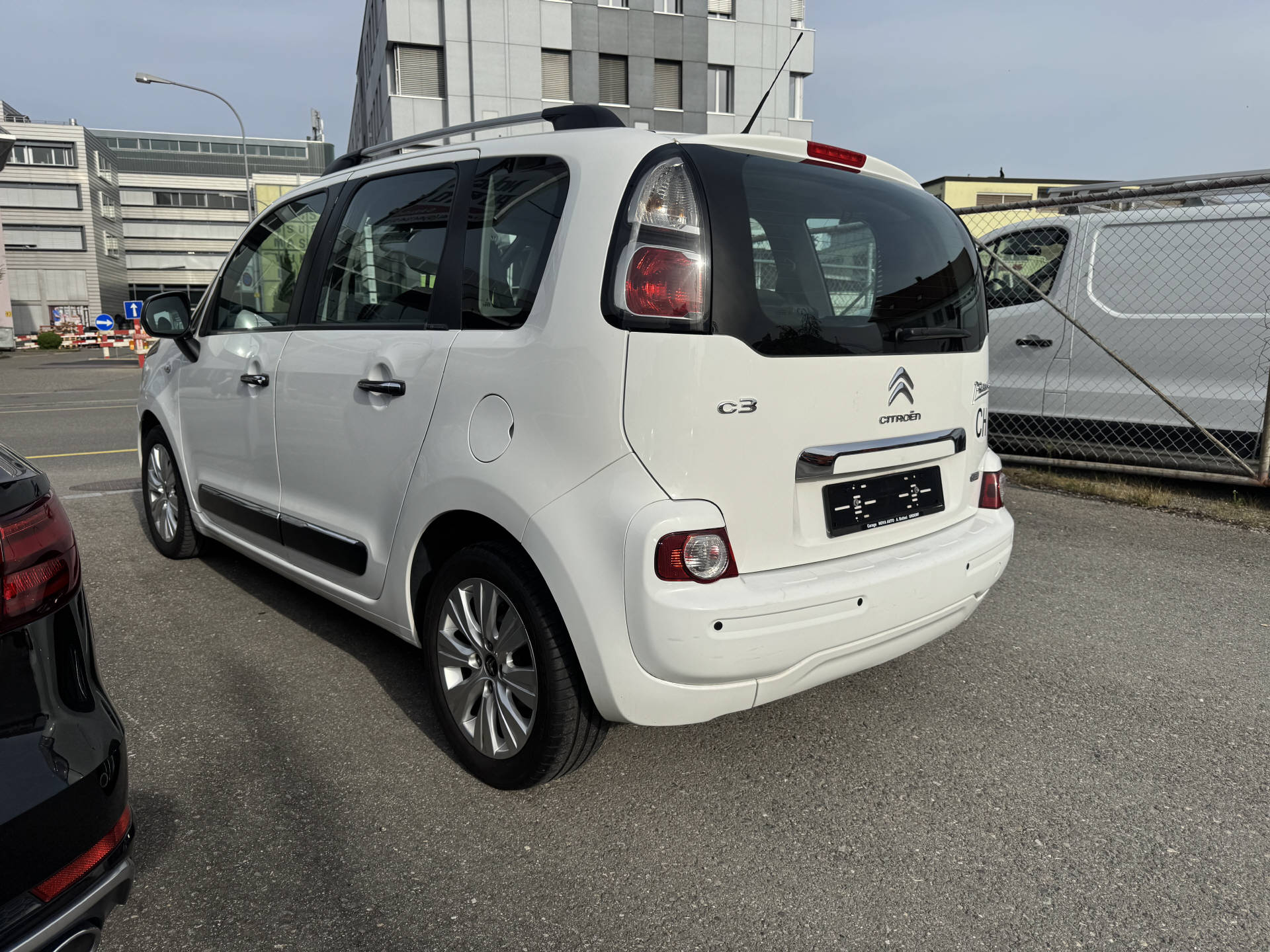 CITROEN C3 Picasso 1.6 e-HDi 90 Exclusive EGS-image-5