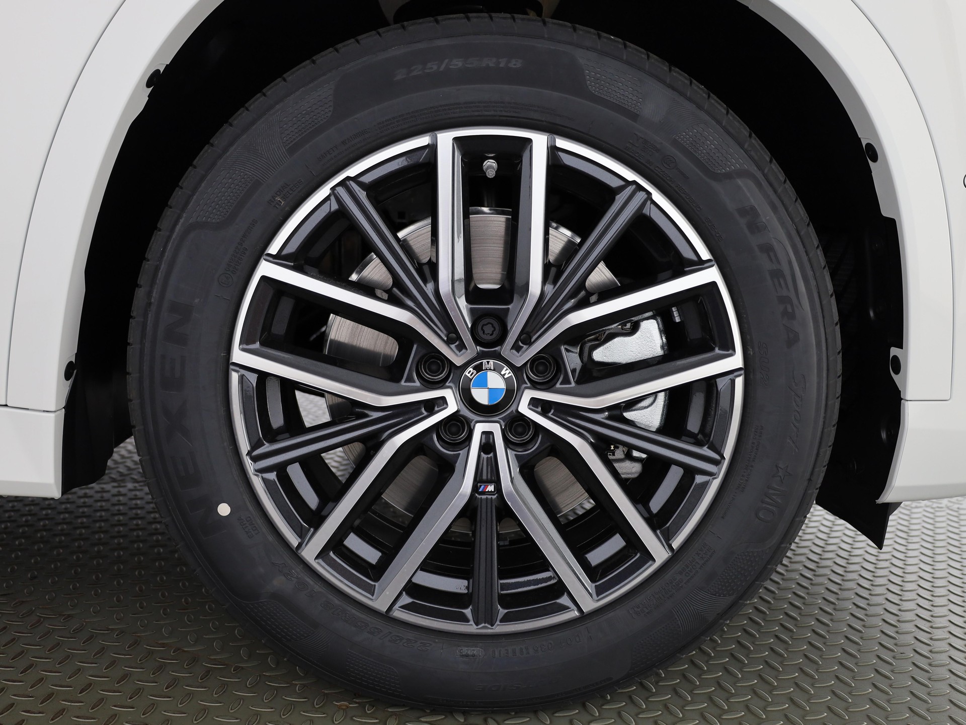 BMW X1 23i xDrive paddles-image-20