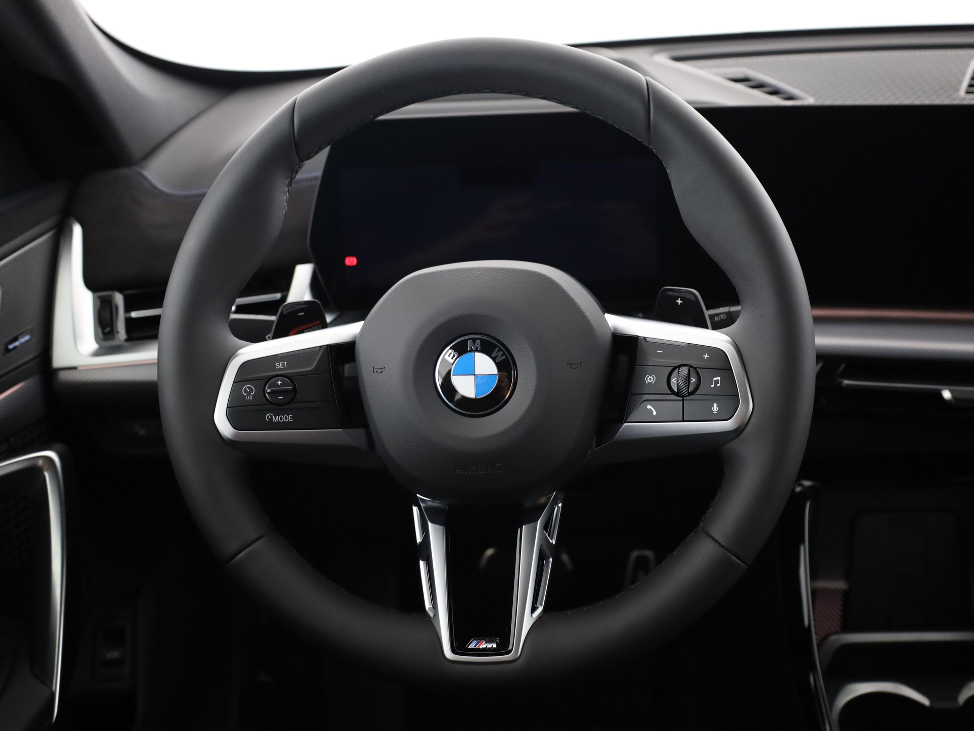 BMW X1 23i xDrive paddles-image-17
