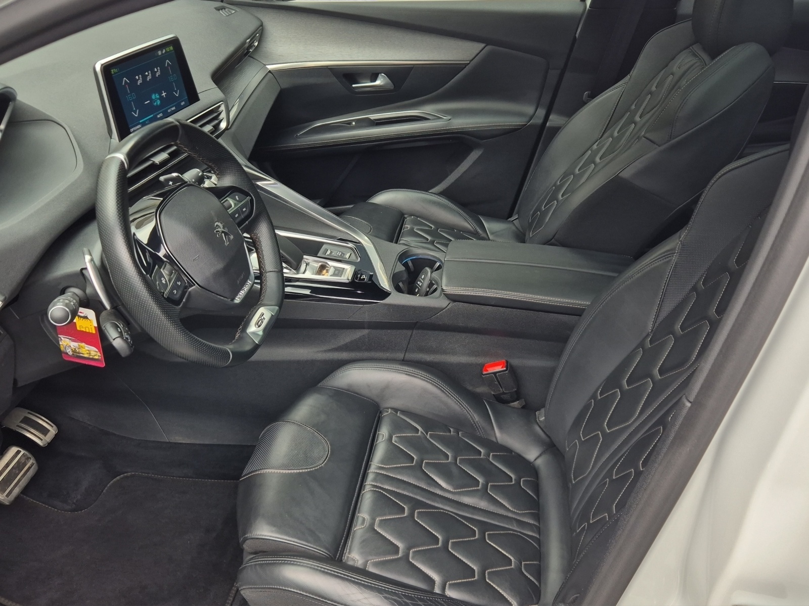 PEUGEOT 3008 1.6 Plug-in Hybrid4 GT-image-14