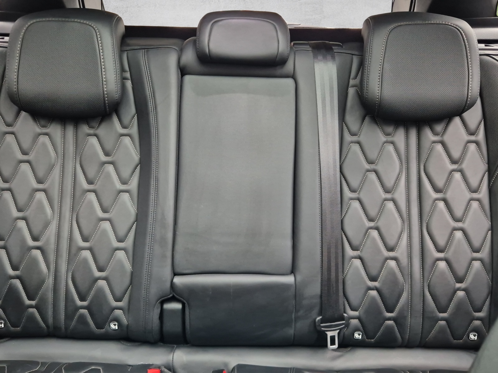 PEUGEOT 3008 1.6 Plug-in Hybrid4 GT-image-11