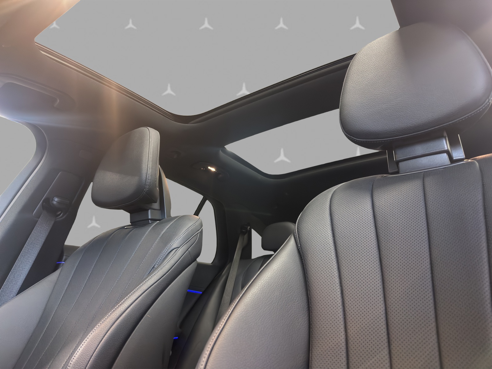 MERCEDES-BENZ E 200 9G-Tronic 4Matic-image-8