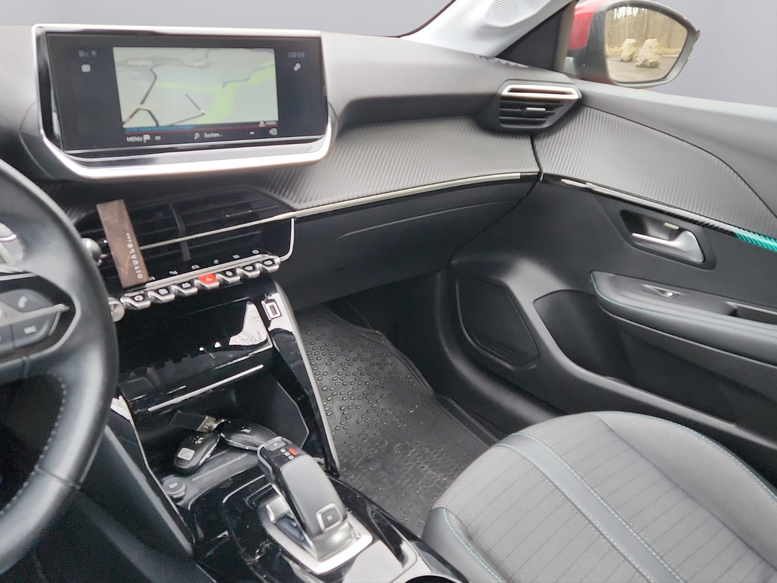 PEUGEOT 208 1.2 PureTech Allure EAT8-image-11