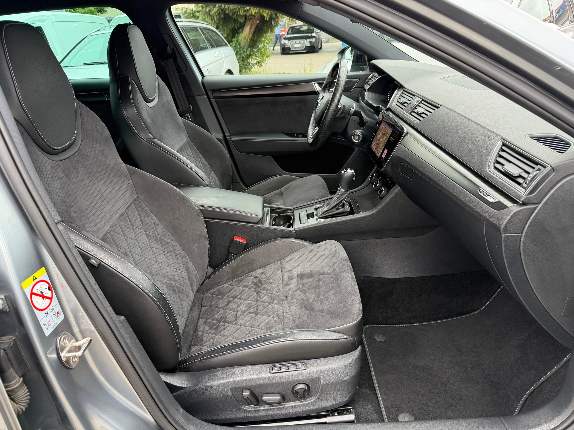 SKODA Superb Combi 2.0 TSI SportLine Plus 4x4 DSG-showroom-element-3