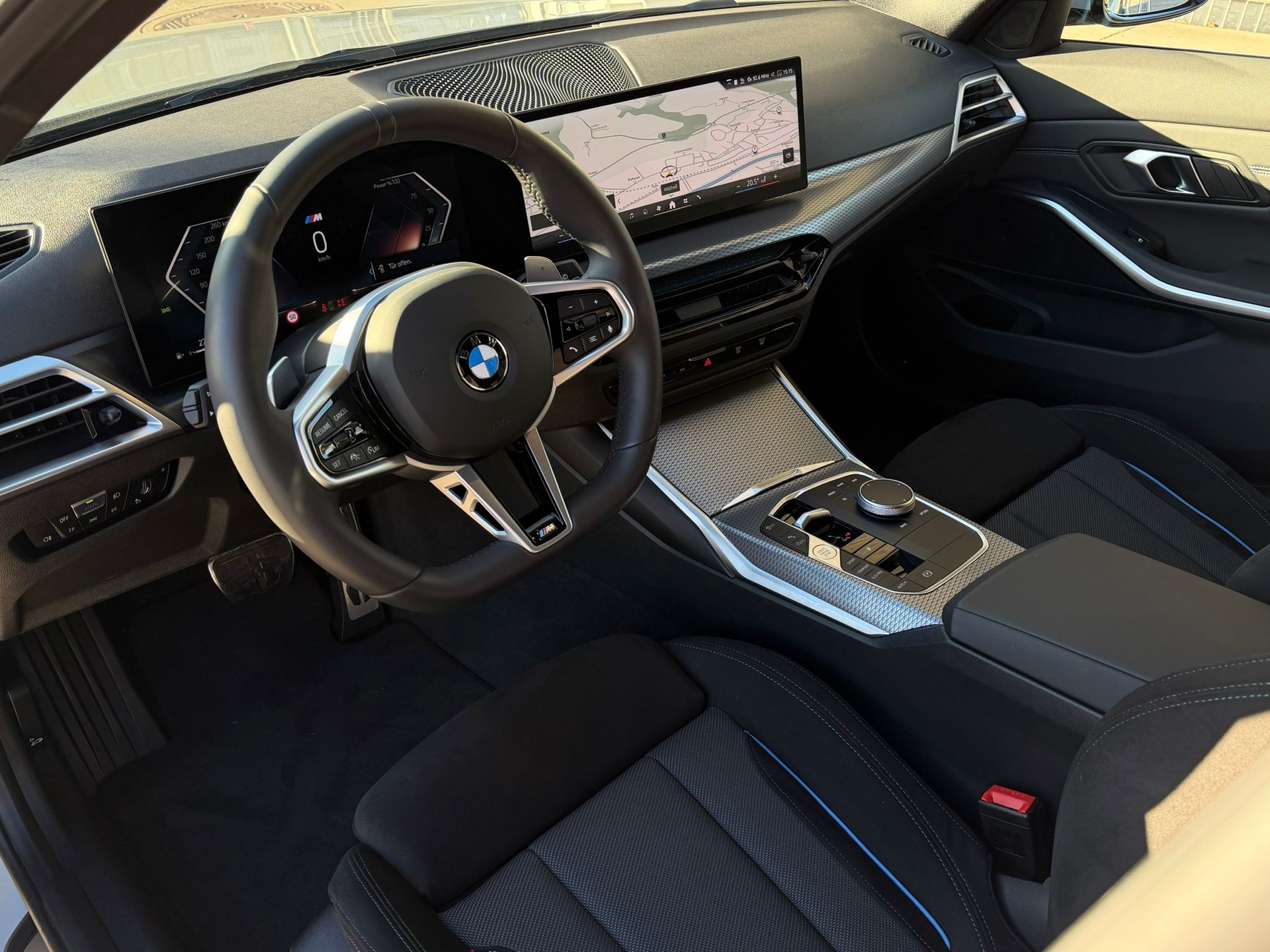 BMW 330i Touring xDrive Steptronic M Sport *Elektr. Anhängerkupplung**Panoramadach**Shadow-Line**Live Cockpit**245PS**Modell 2025*-image-9
