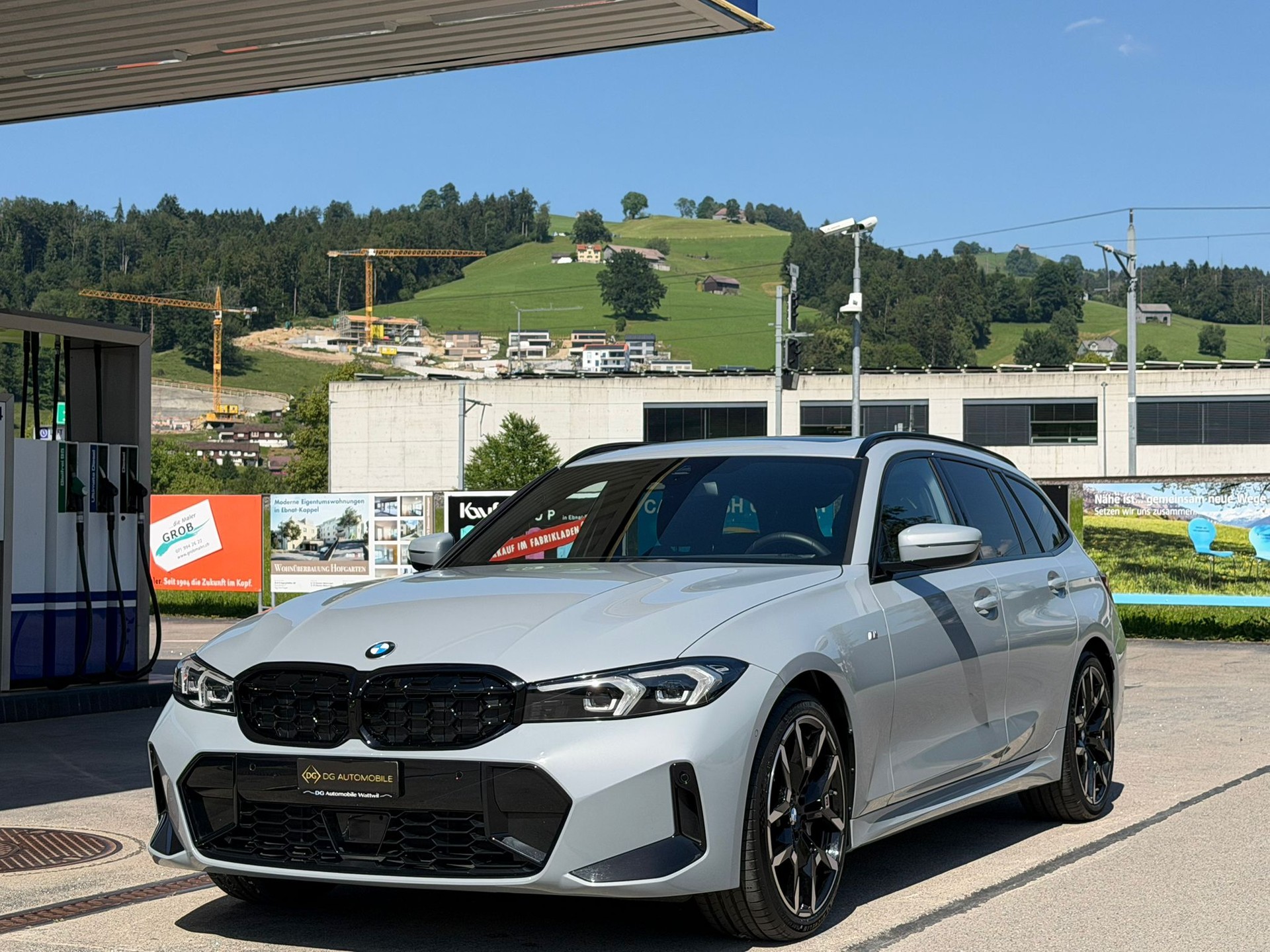 BMW 330i Touring xDrive Steptronic M Sport *Elektr. Anhängerkupplung**Panoramadach**Shadow-Line**Live Cockpit**245PS**Modell 2025*-showroom-element-1