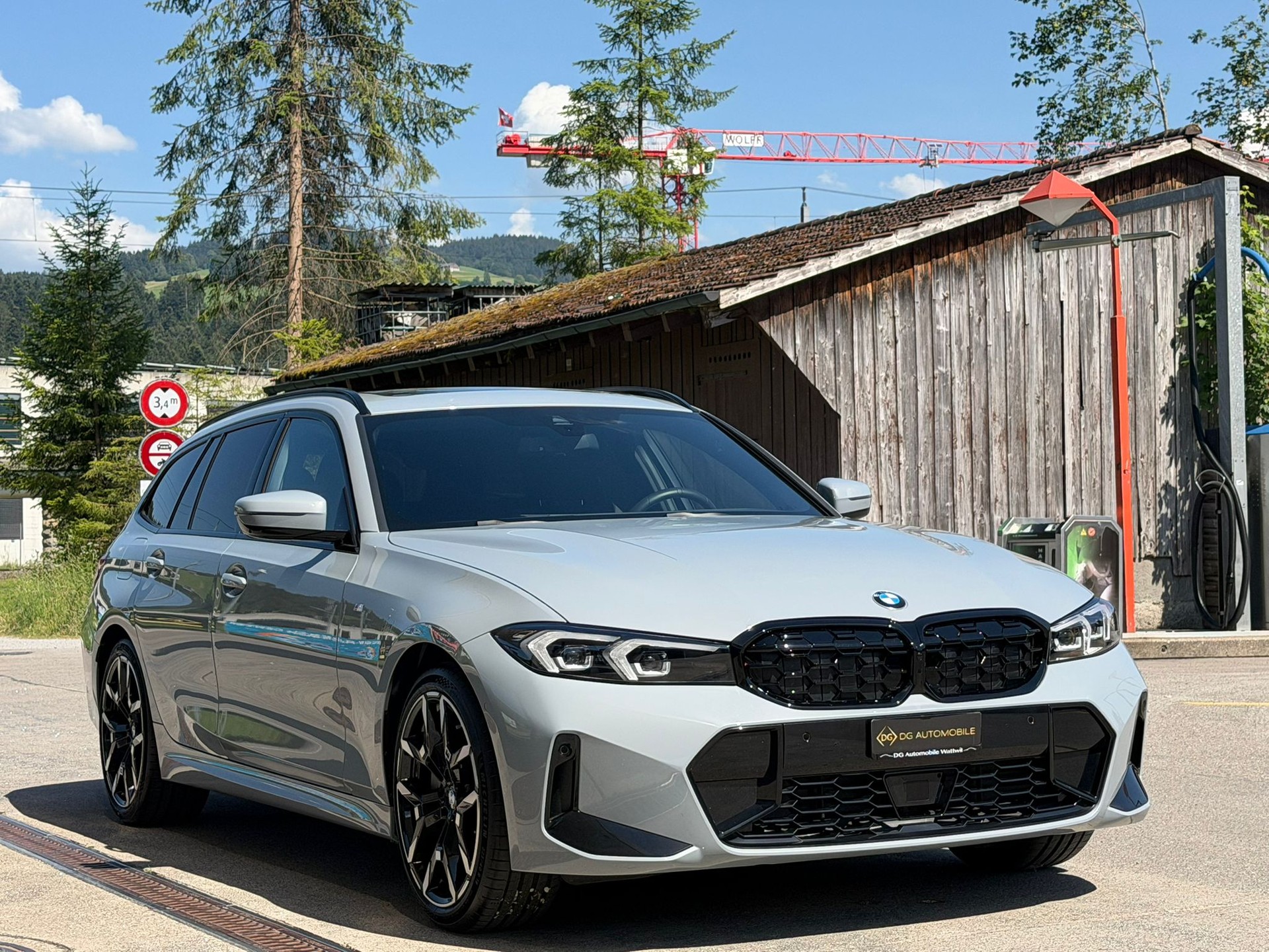 BMW 330i Touring xDrive Steptronic M Sport *Elektr. Anhängerkupplung**Panoramadach**Shadow-Line**Live Cockpit**245PS**Modell 2025*-showroom-element-3