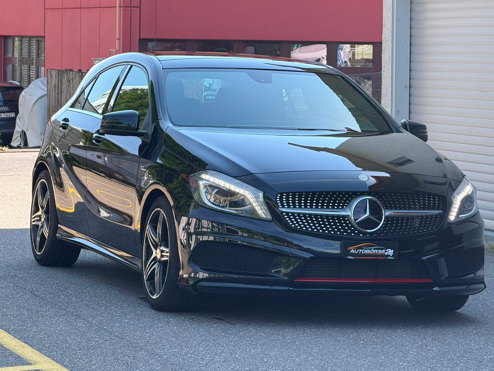 MERCEDES-BENZ A 250 Sport-showroom-element-1