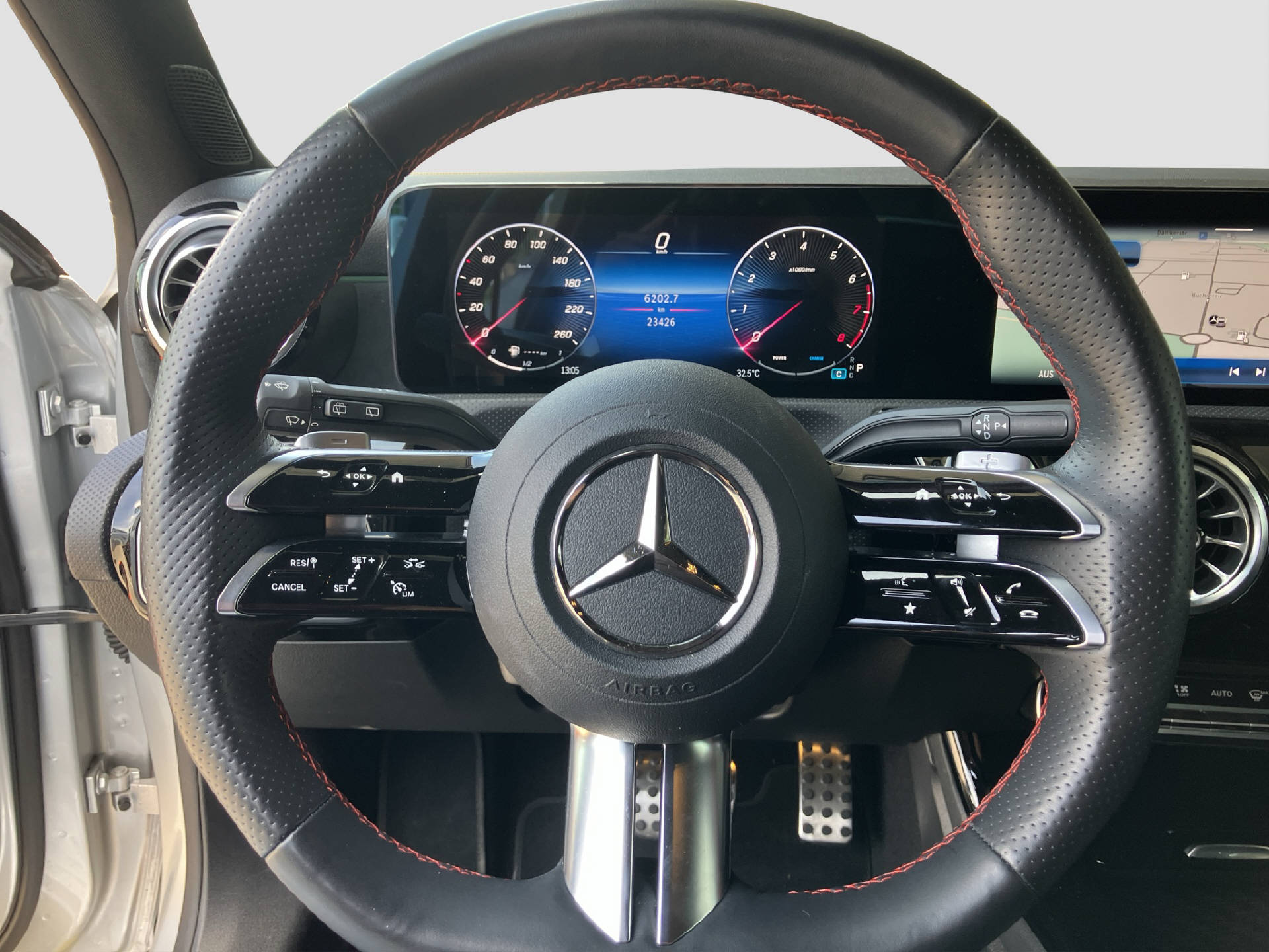 MERCEDES-BENZ A 180 AMG Line-image-8
