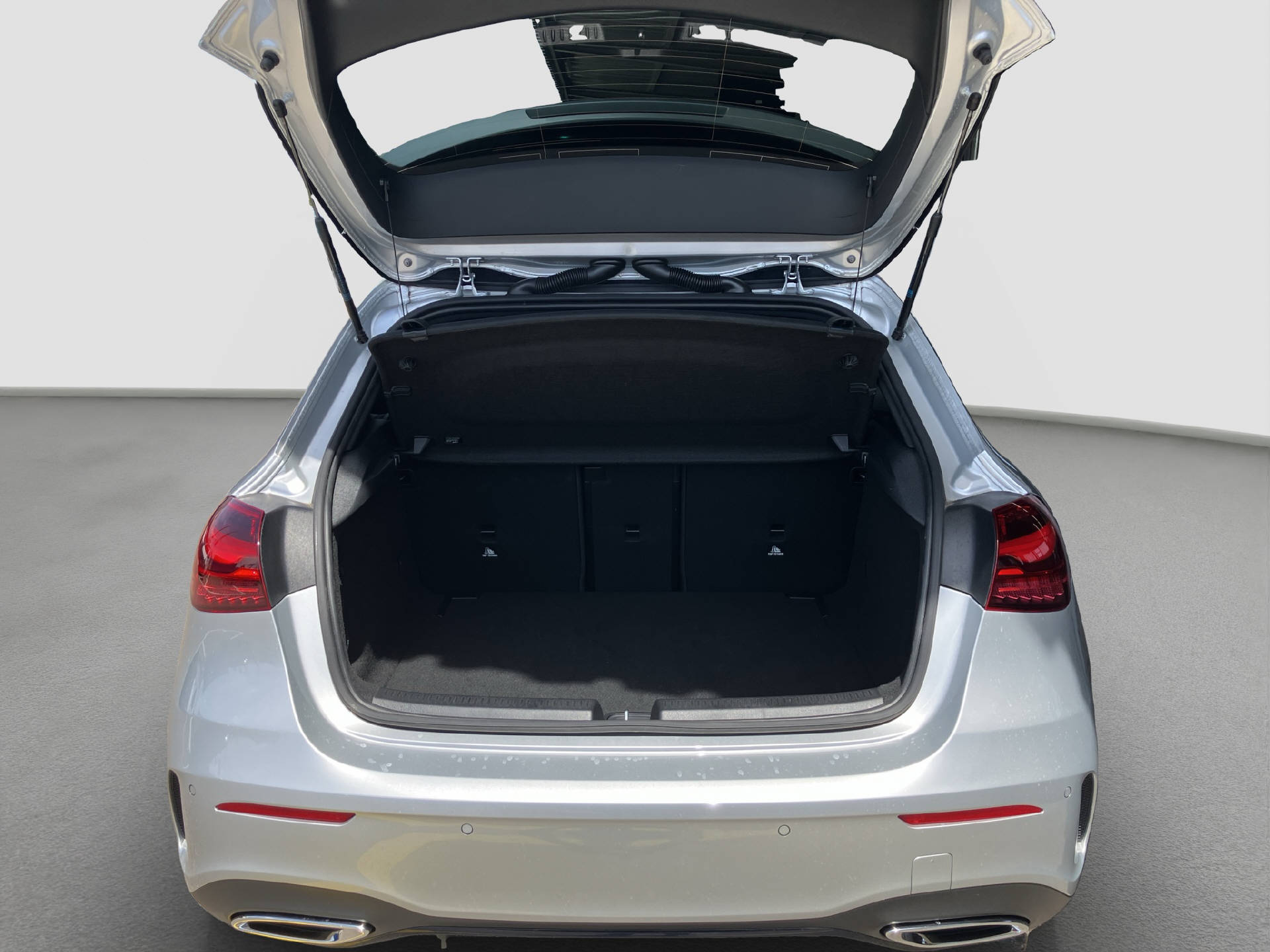 MERCEDES-BENZ A 180 AMG Line-image-12
