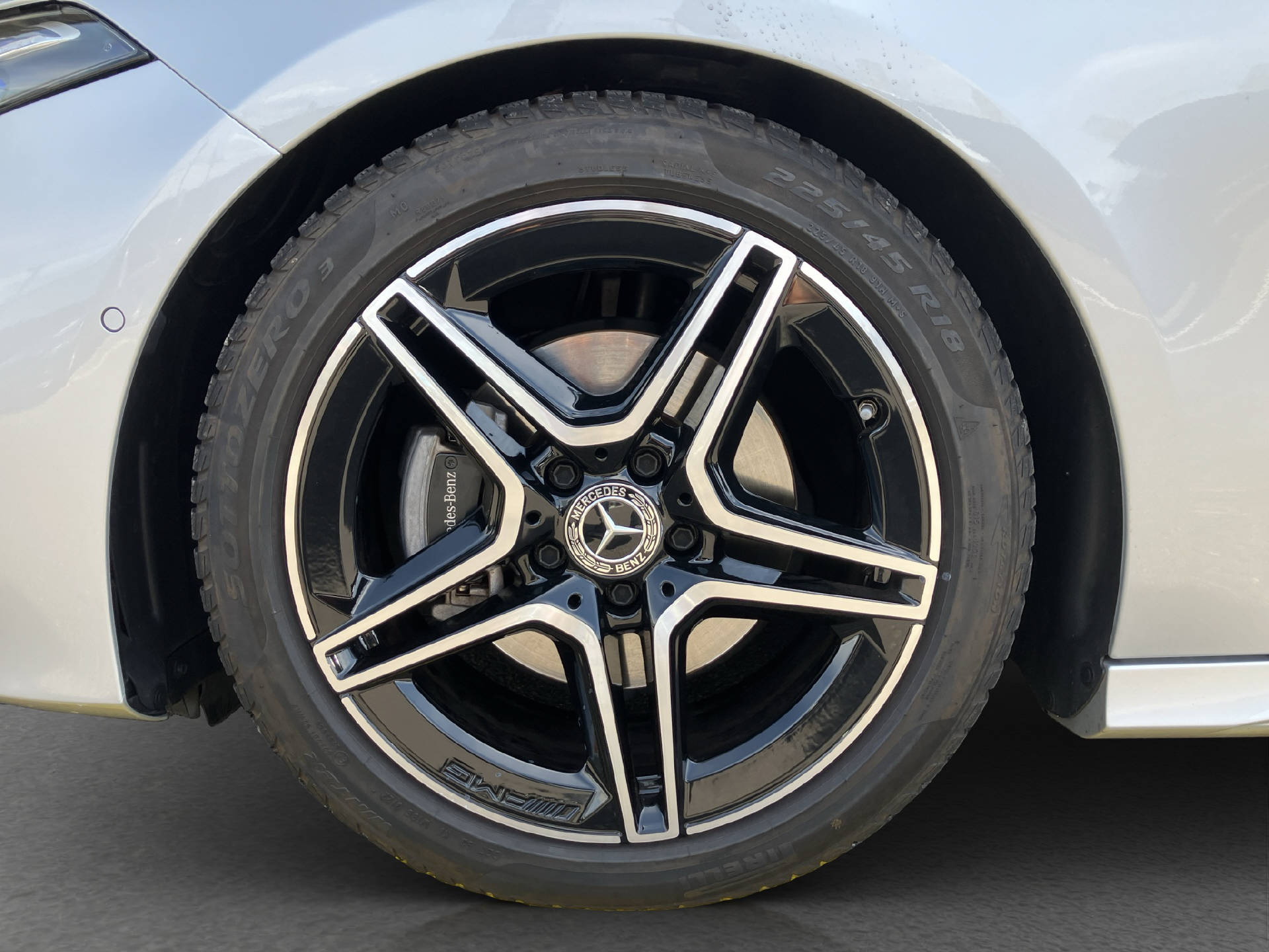 MERCEDES-BENZ A 180 AMG Line-image-5