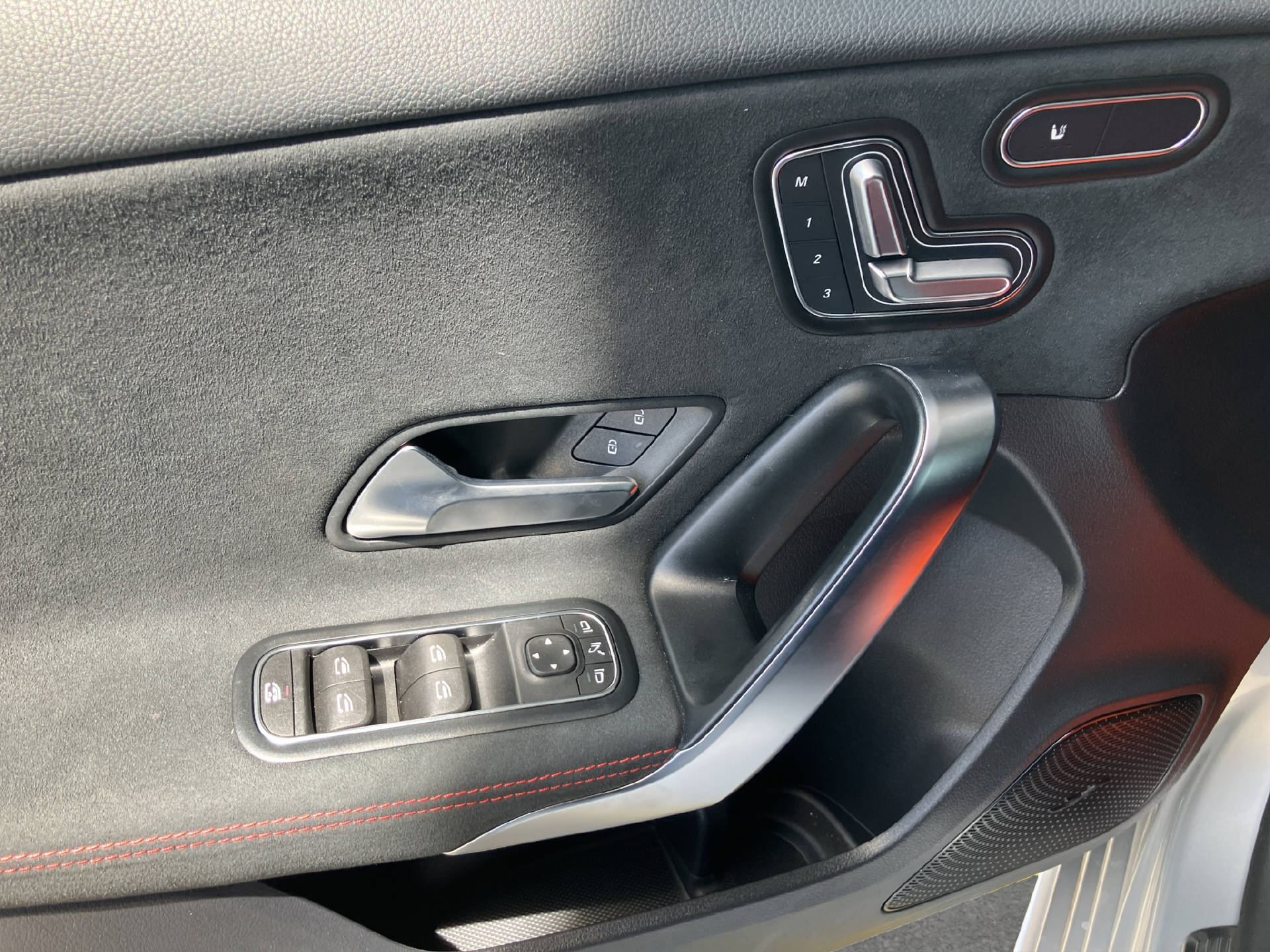 MERCEDES-BENZ A 180 AMG Line-image-11