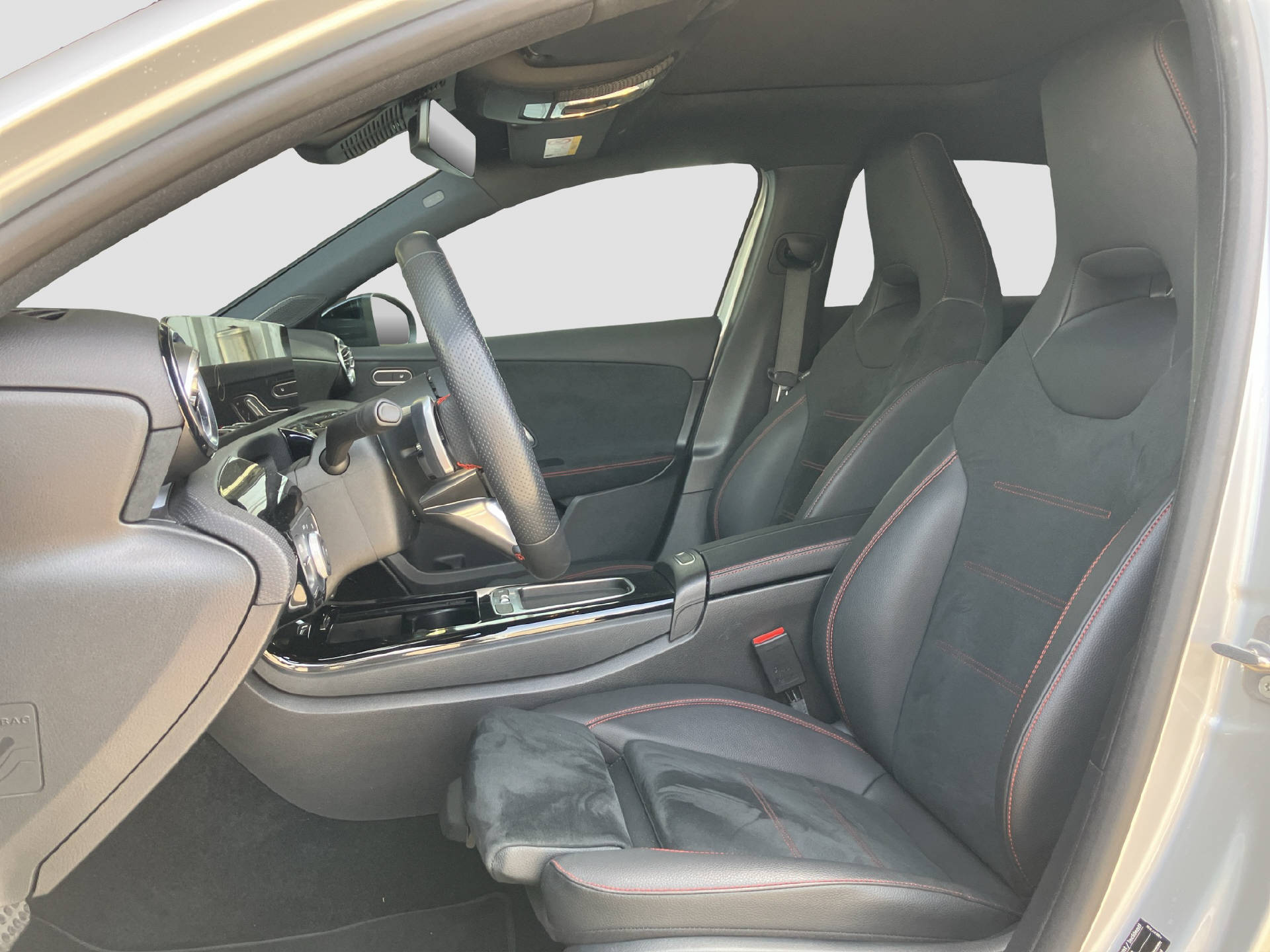MERCEDES-BENZ A 180 AMG Line-image-6