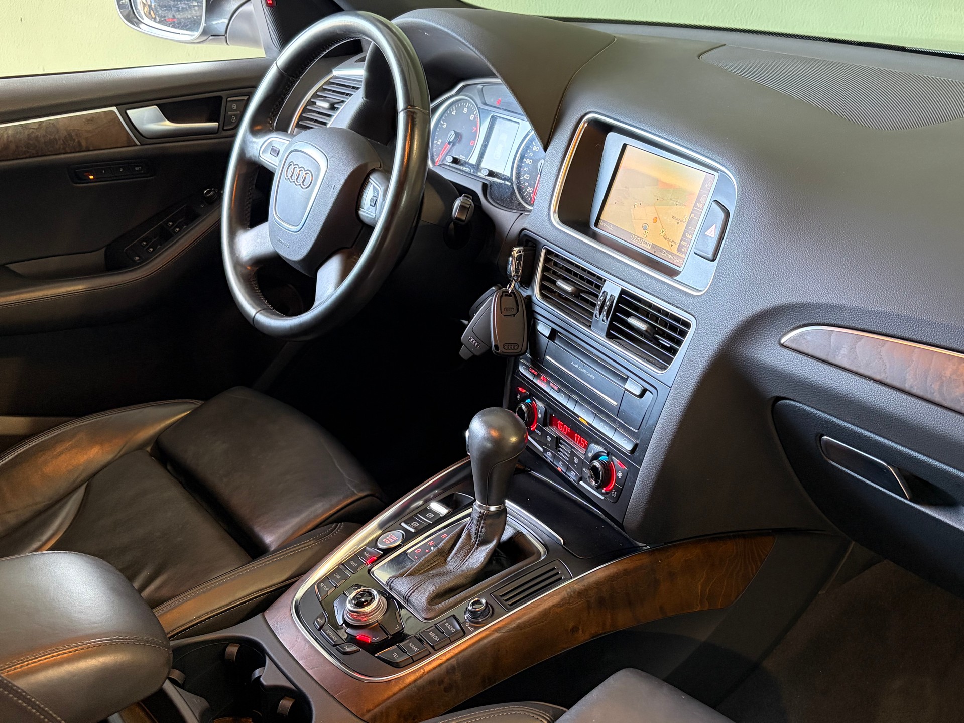 AUDI Q5 3.2 FSI Quattro S-Line ***Standheizung***Ab MFK***-image-7