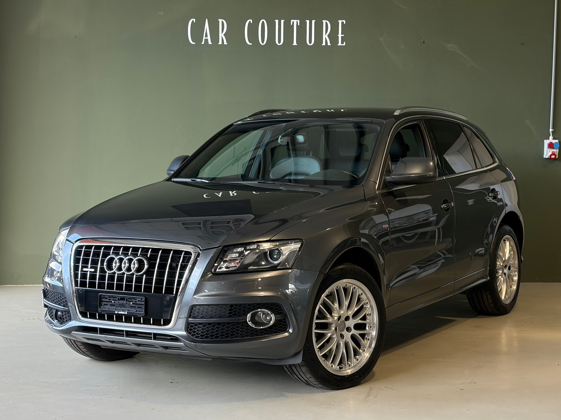 AUDI Q5 3.2 FSI Quattro S-Line ***Standheizung***Ab MFK***-showroom-element-1